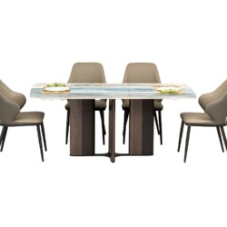 Bộ bàn ăn hiện đại BA934 gồm bàn mặt đá pha lê và bốn ghế ăn bọc da màu ghi, chụp ngang trên nền trắng. Mặt bàn vân mây xa…