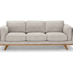 Sofa băng 3 chỗ phong cách hiện đại, chụp chính diện trên nền trắng, nổi bật với lớp bọc vải màu be nhạt và khung gỗ tự nh…