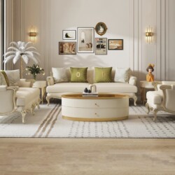 Toàn cảnh bộ sofa tân cổ điển SF619012-123 màu kem nhạt, đặt trong phòng khách sang trọng. Bộ sản phẩm gồm một sofa băng d…