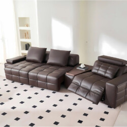 Ghế sofa chỉnh điện SF8132 màu nâu da bò, được chụp từ góc nhìn tổng thể trên cao, đặt trong một phòng khách hiện đại với…