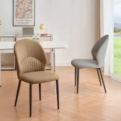 Hai chiếc ghế ăn phong cách hiện đại được chụp từ góc chính diện, đặt cạnh bàn ăn màu trắng trong không gian phòng ăn sáng…