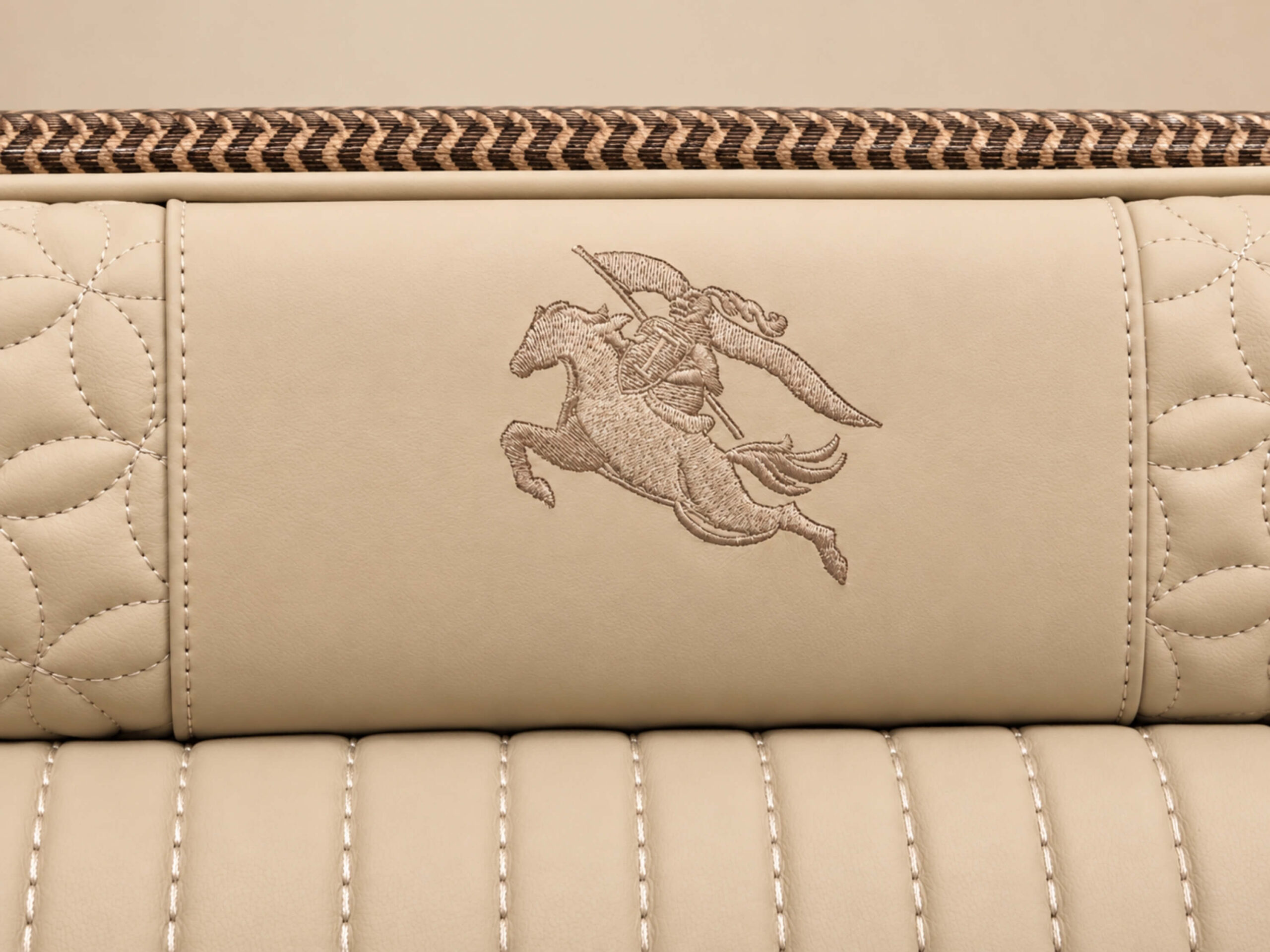 Giường Ngủ Pegasus Luxe - Giường 2M Luxury GIQF811-20 - Ảnh 9