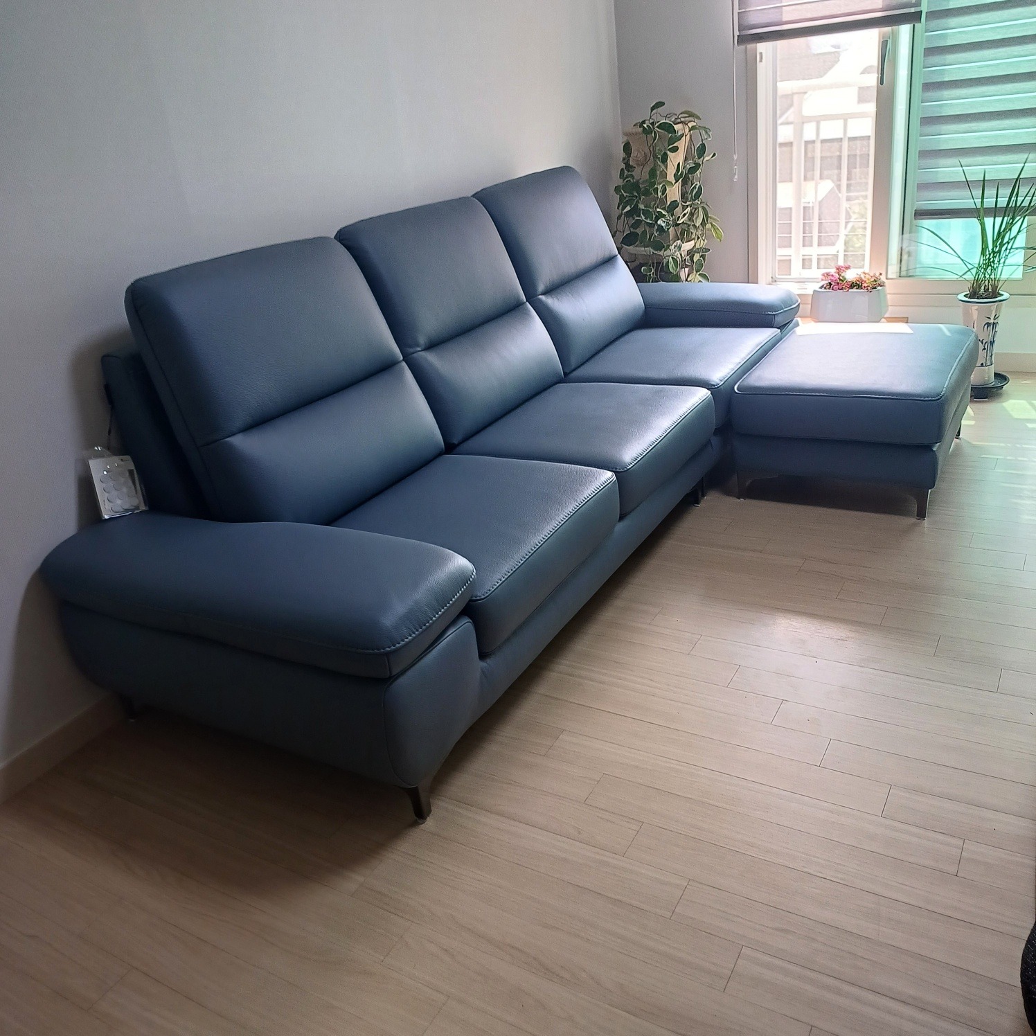 Sofa AERIE – Sofa Bọc Da Cao Cấp Hiện Đại Đầy Êm Ái Và Đẳng Cấp