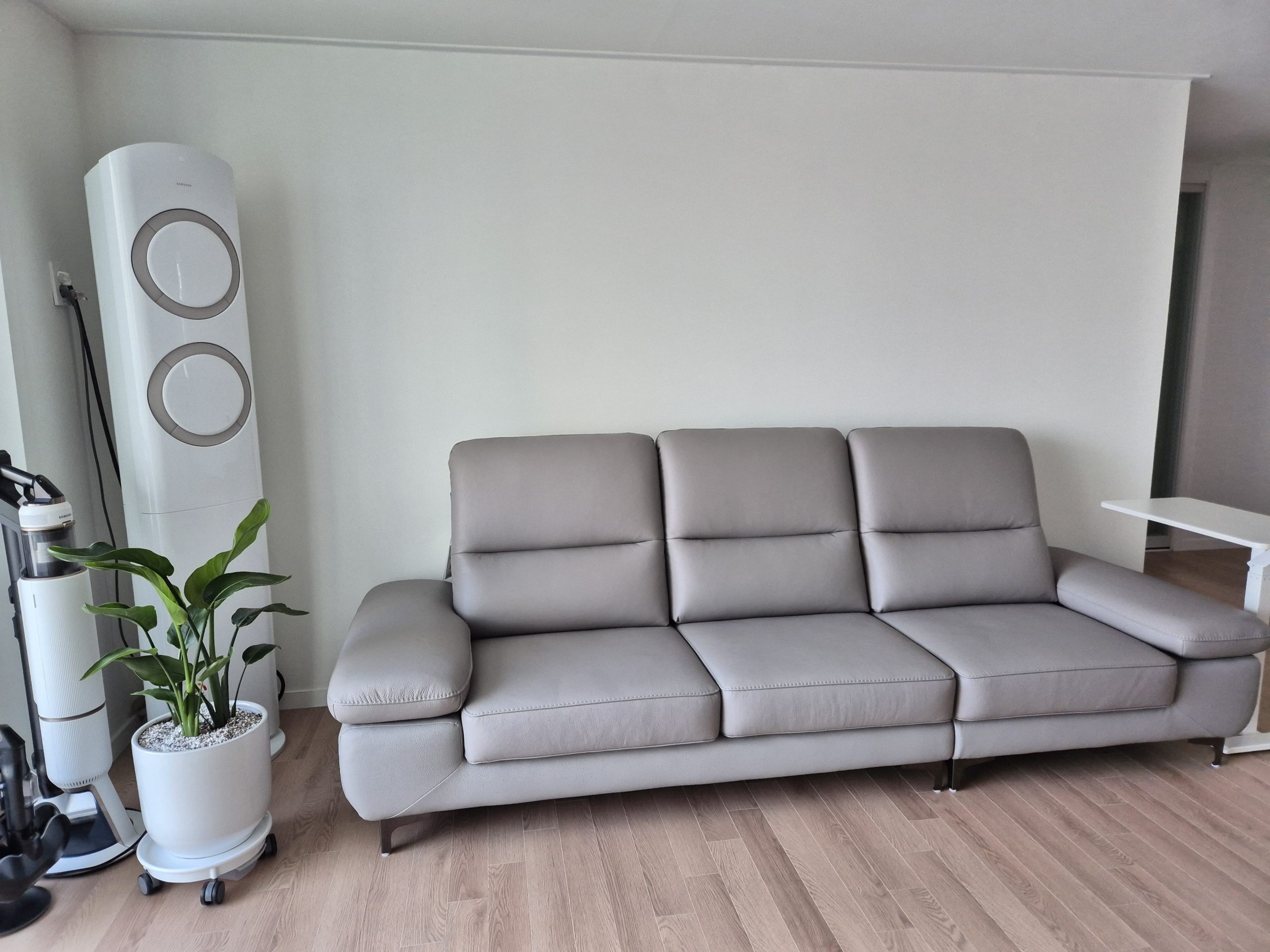 Sofa AERIE – Sofa Bọc Da Cao Cấp Hiện Đại Đầy Êm Ái Và Đẳng Cấp