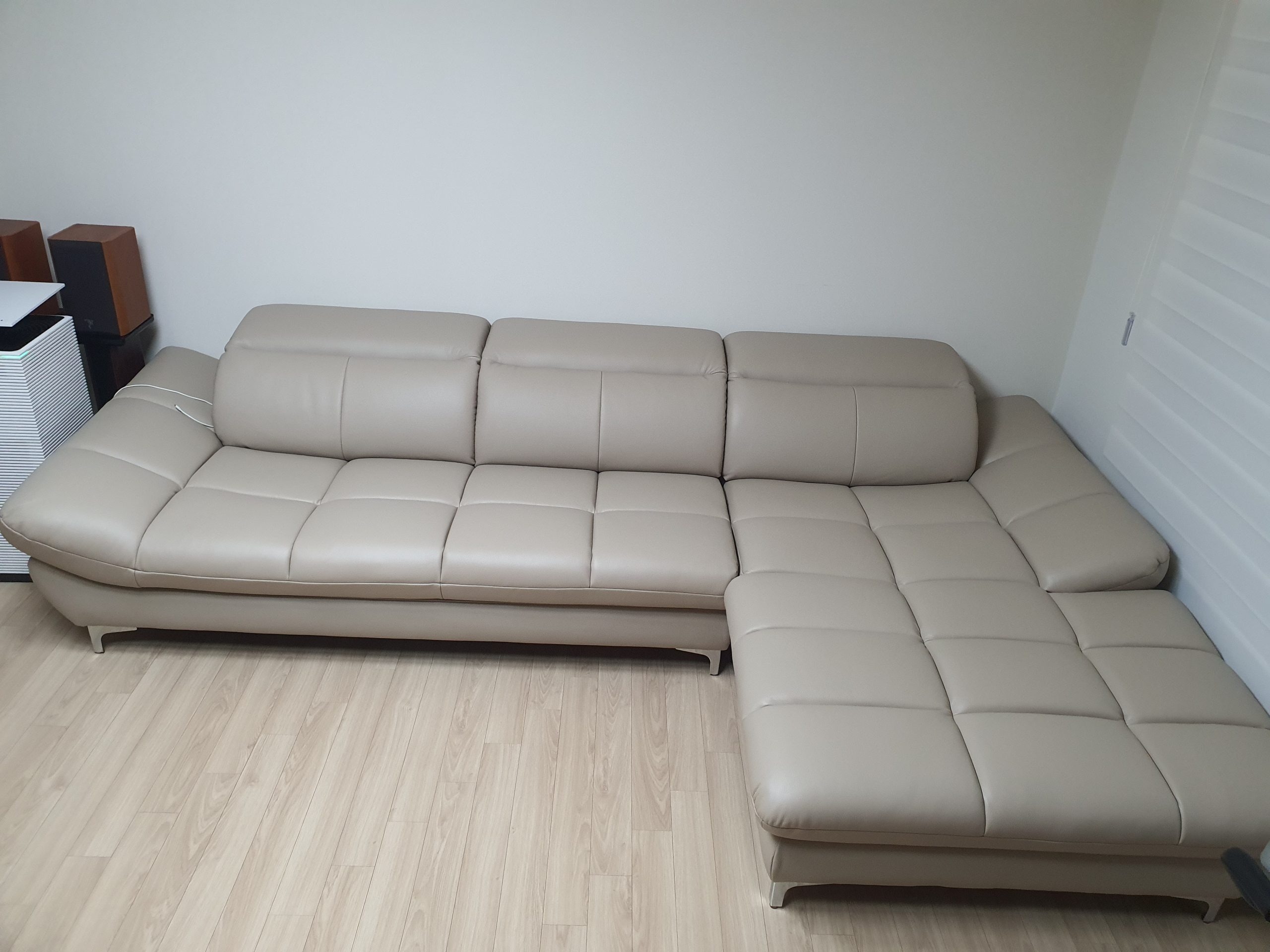 Sofa ASCEND - Sofa Băng Hiện Đại Cho Chủ Nhà Trẻ Trung