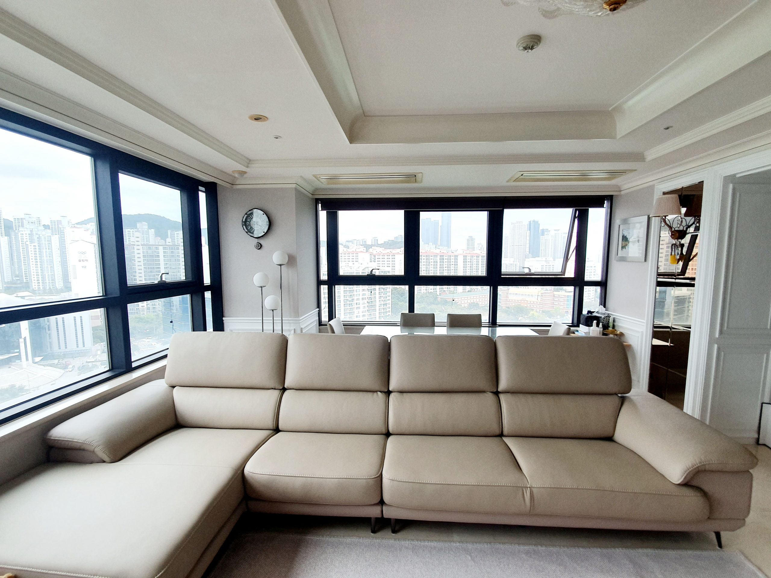 Sofa CHARLIE – Sofa Góc Với Da Cao Cấp Hiện Đại Êm Ái Cho Phòng Khách