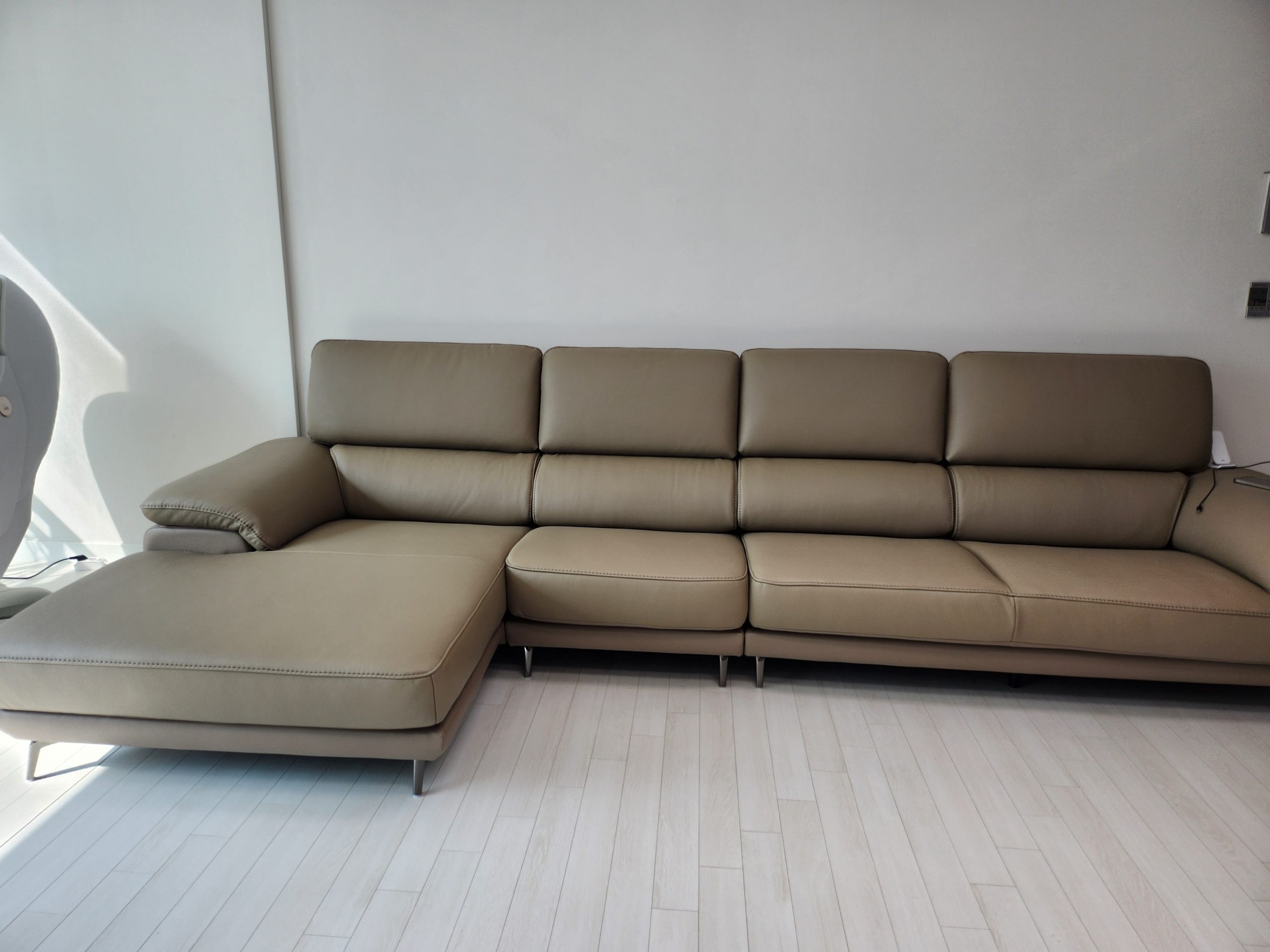 Sofa CHARLIE – Sofa Góc Với Da Cao Cấp Hiện Đại Êm Ái Cho Phòng Khách