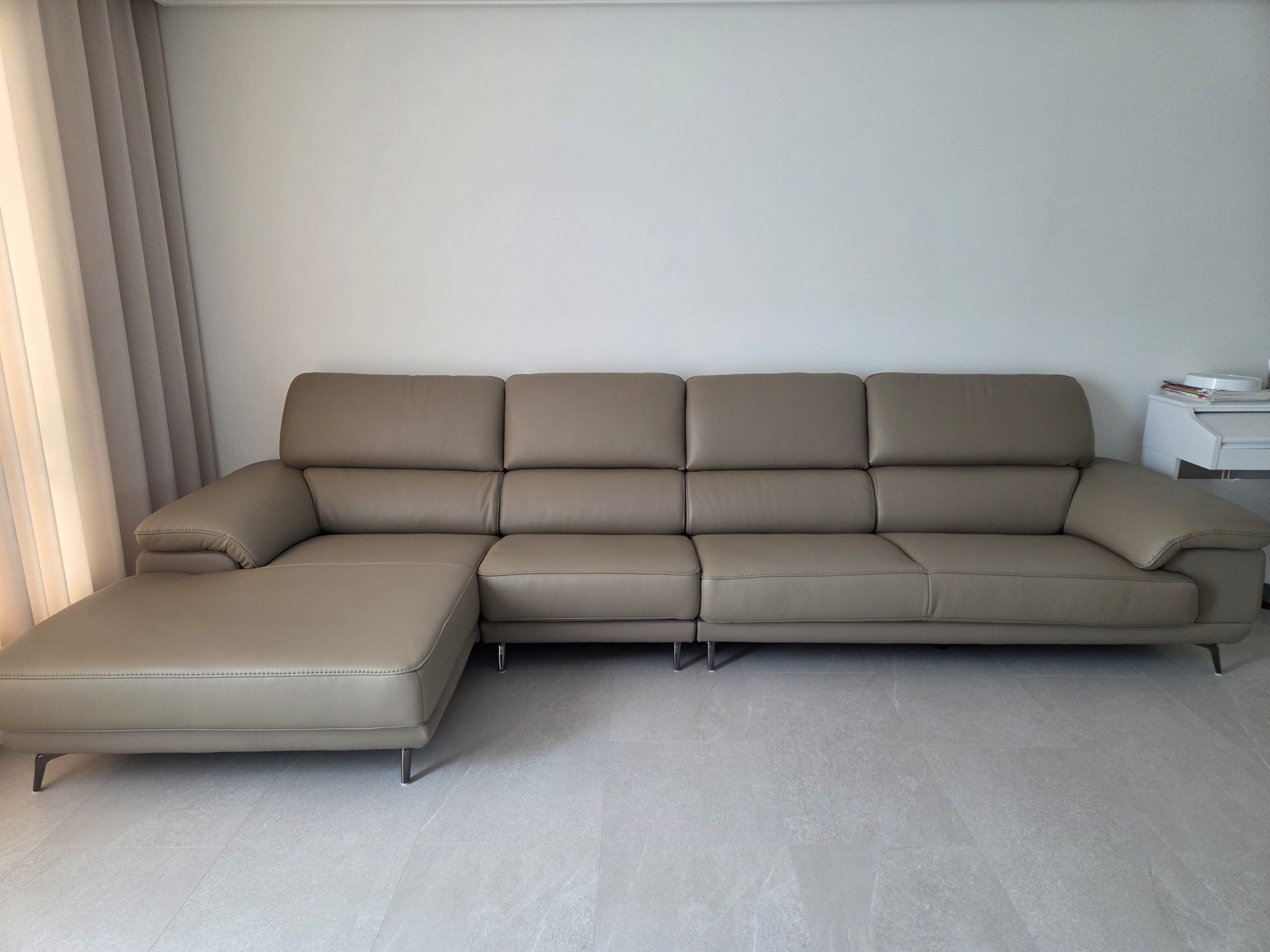 Sofa CHARLIE – Sofa Góc Với Da Cao Cấp Hiện Đại Êm Ái Cho Phòng Khách