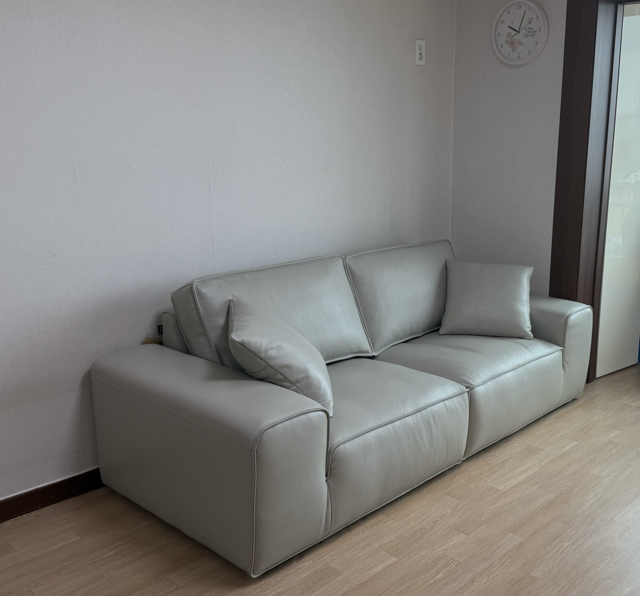 Sofa COZYLOAF – Sofa Da Dáng Băng Hiện Đại Êm Ái Thiết Kế Tối Giản