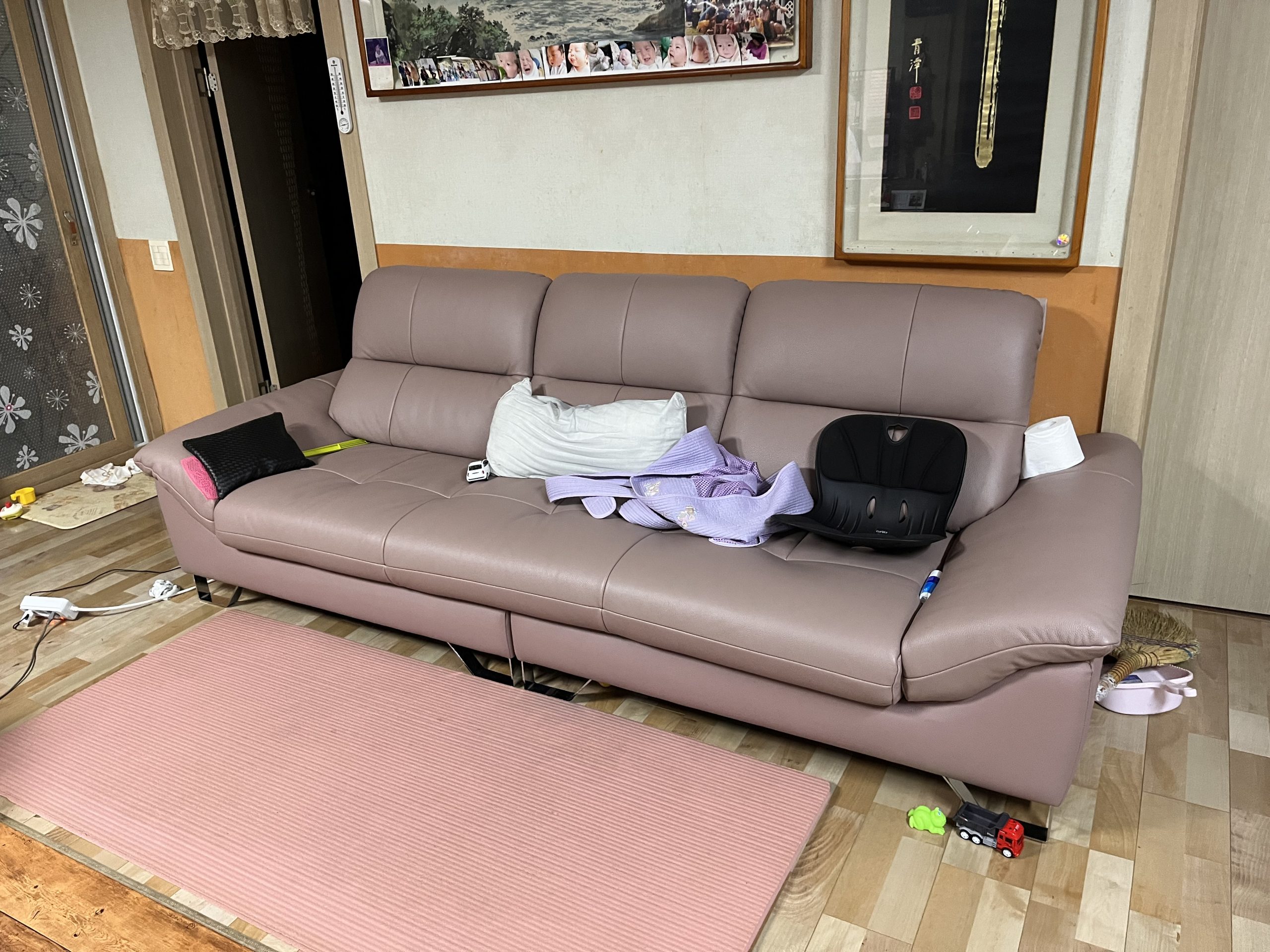 Sofa EMBRACE - Sofa Da Cao Cấp Tựa Lưng Chia Đôi Êm Ái 