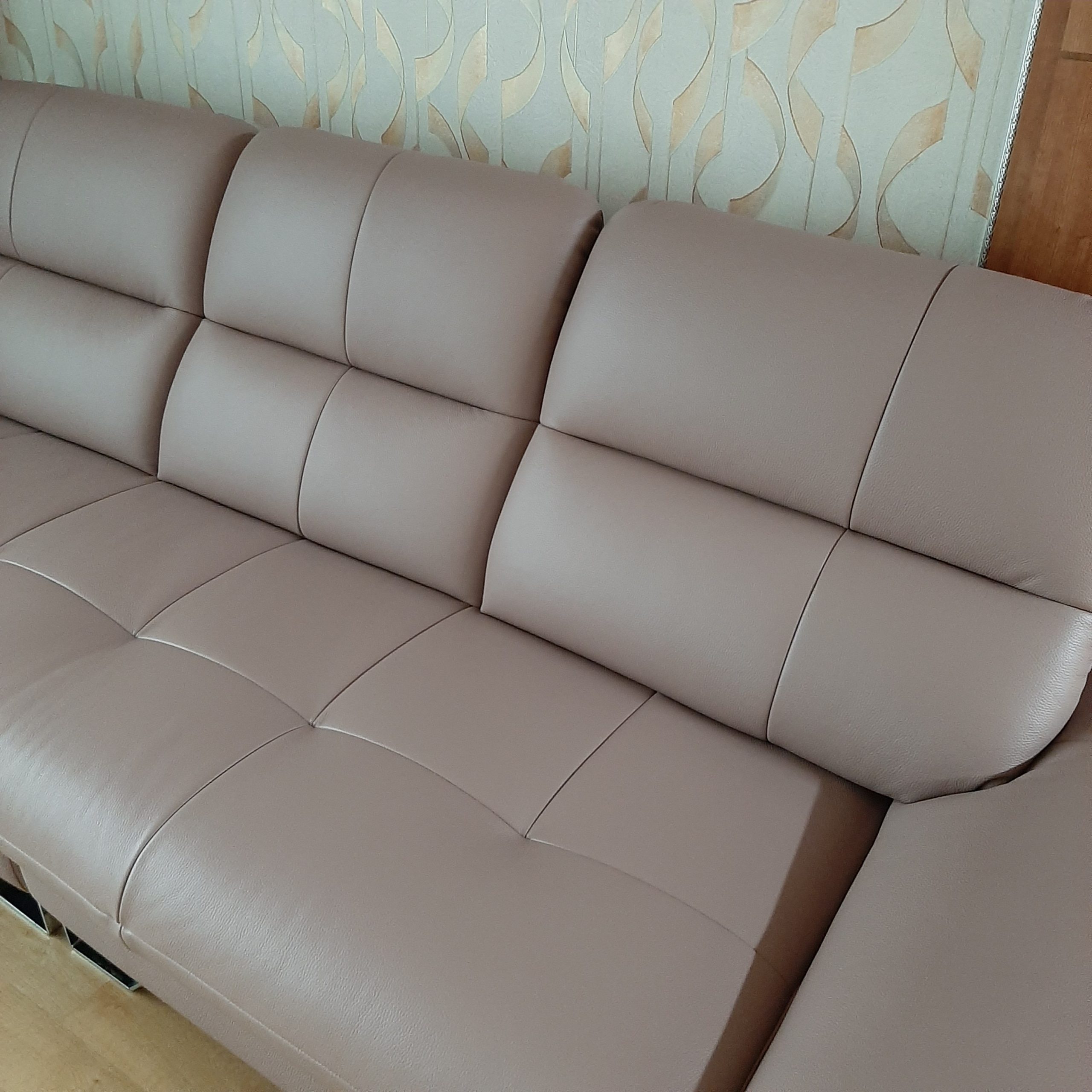 Sofa EMBRACE - Sofa Da Cao Cấp Tựa Lưng Chia Đôi Êm Ái 