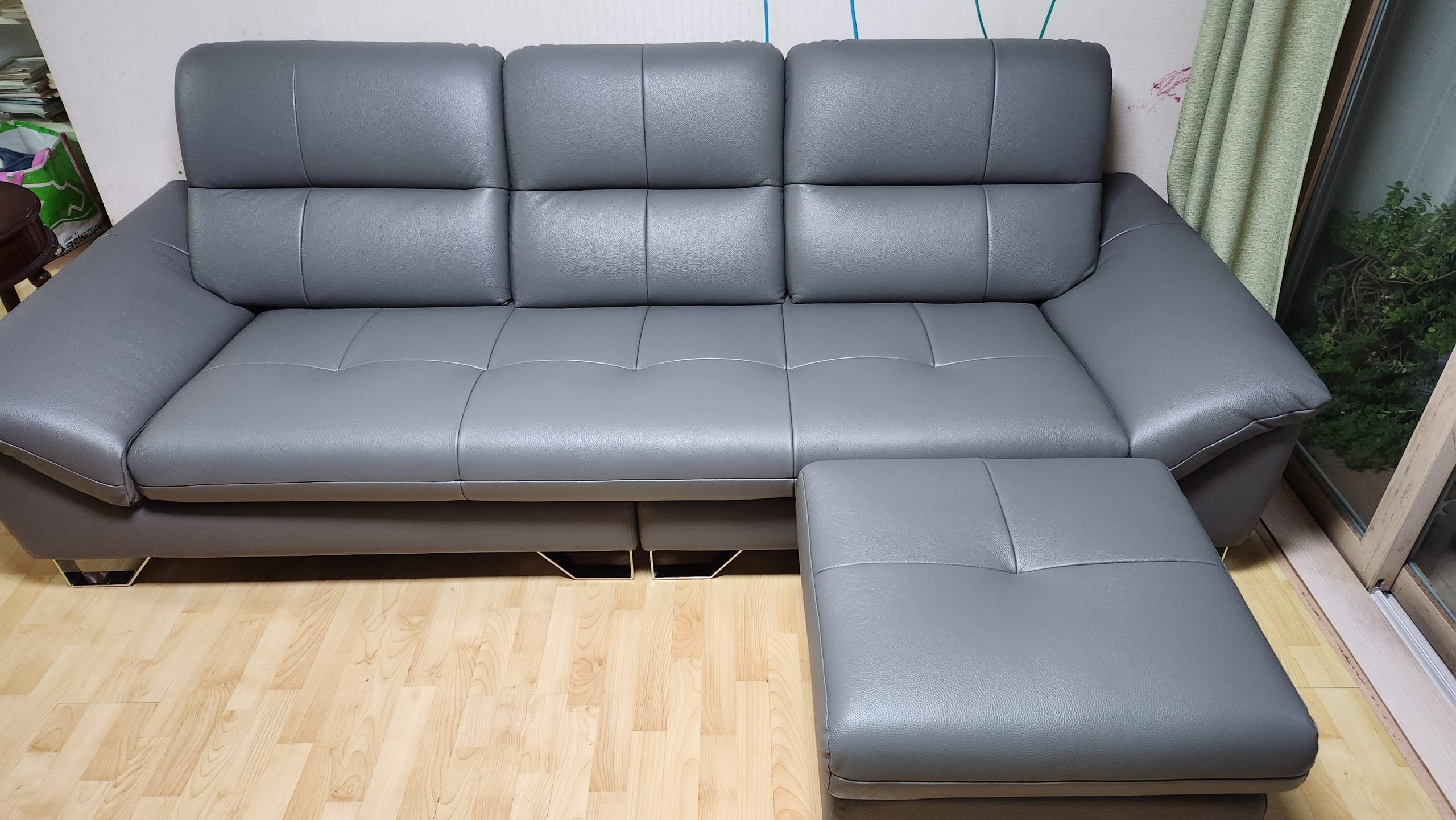 Sofa EMBRACE - Sofa Da Cao Cấp Tựa Lưng Chia Đôi Êm Ái 