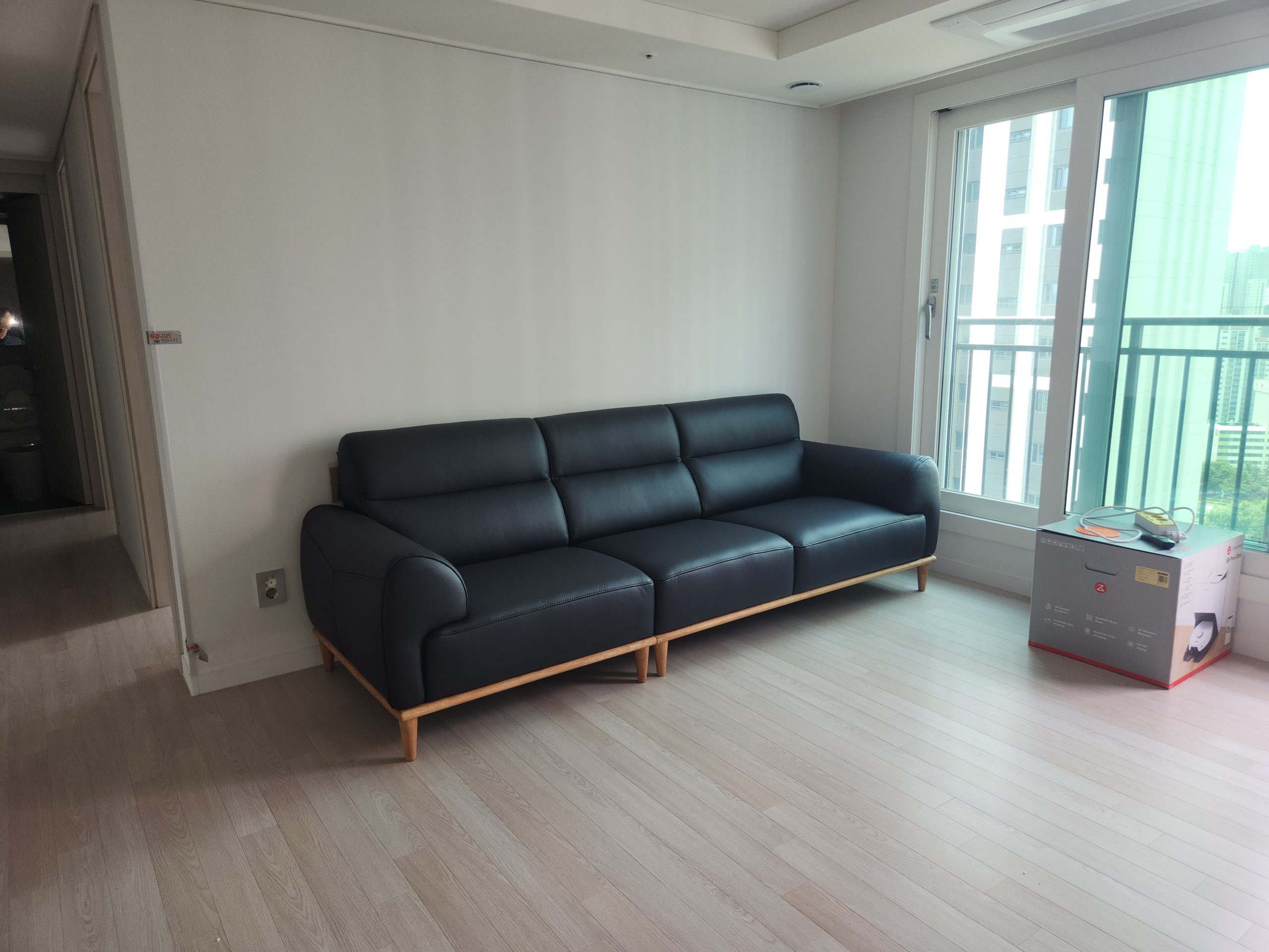 Sofa NATURA – Sofa Da Cao Cấp Khung Gỗ Tự Nhiên Mộc Mạc Ấm Áp