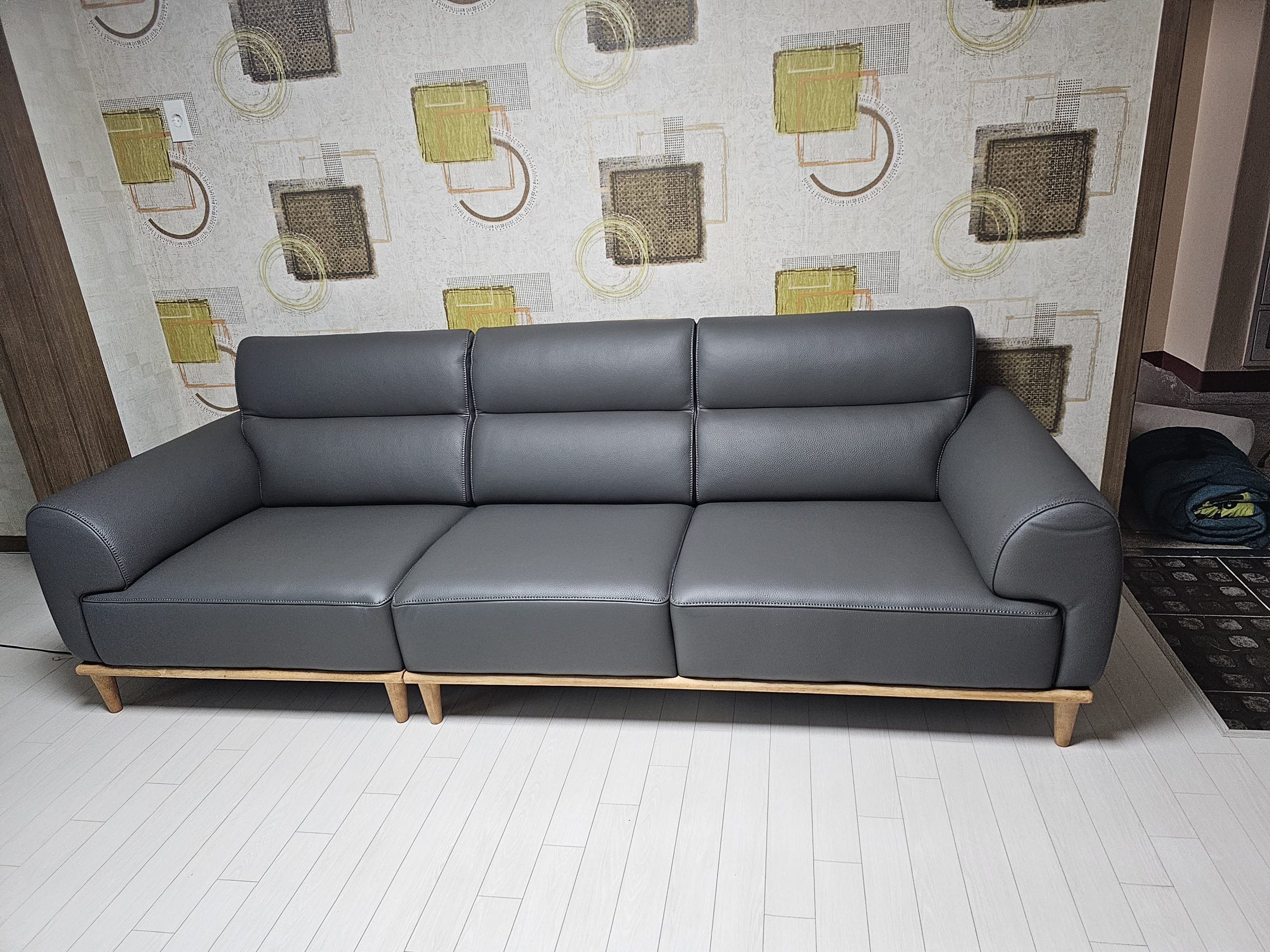Sofa NATURA – Sofa Da Cao Cấp Khung Gỗ Tự Nhiên Mộc Mạc Ấm Áp