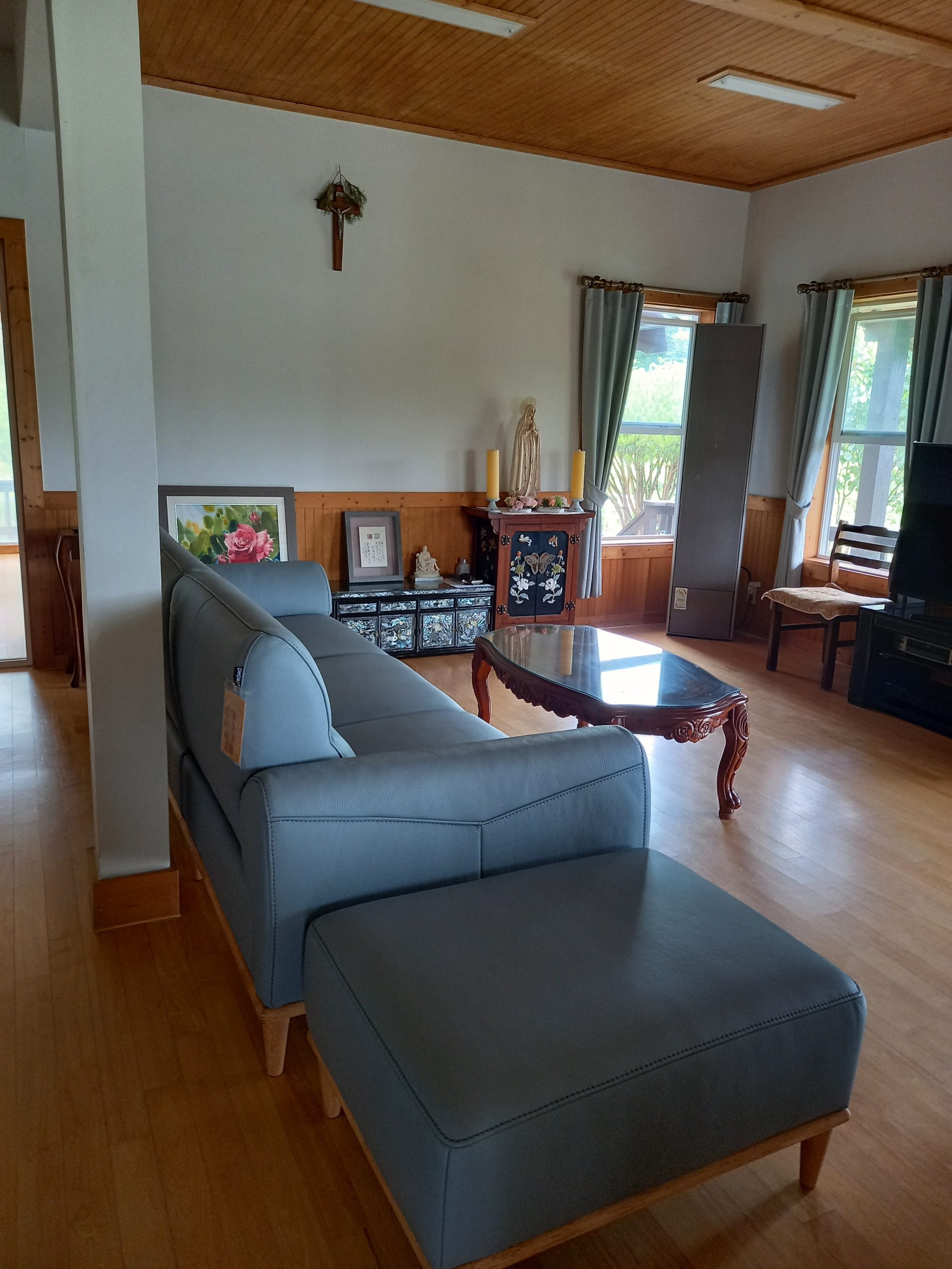 Sofa NATURA – Sofa Da Cao Cấp Khung Gỗ Tự Nhiên Mộc Mạc Ấm Áp