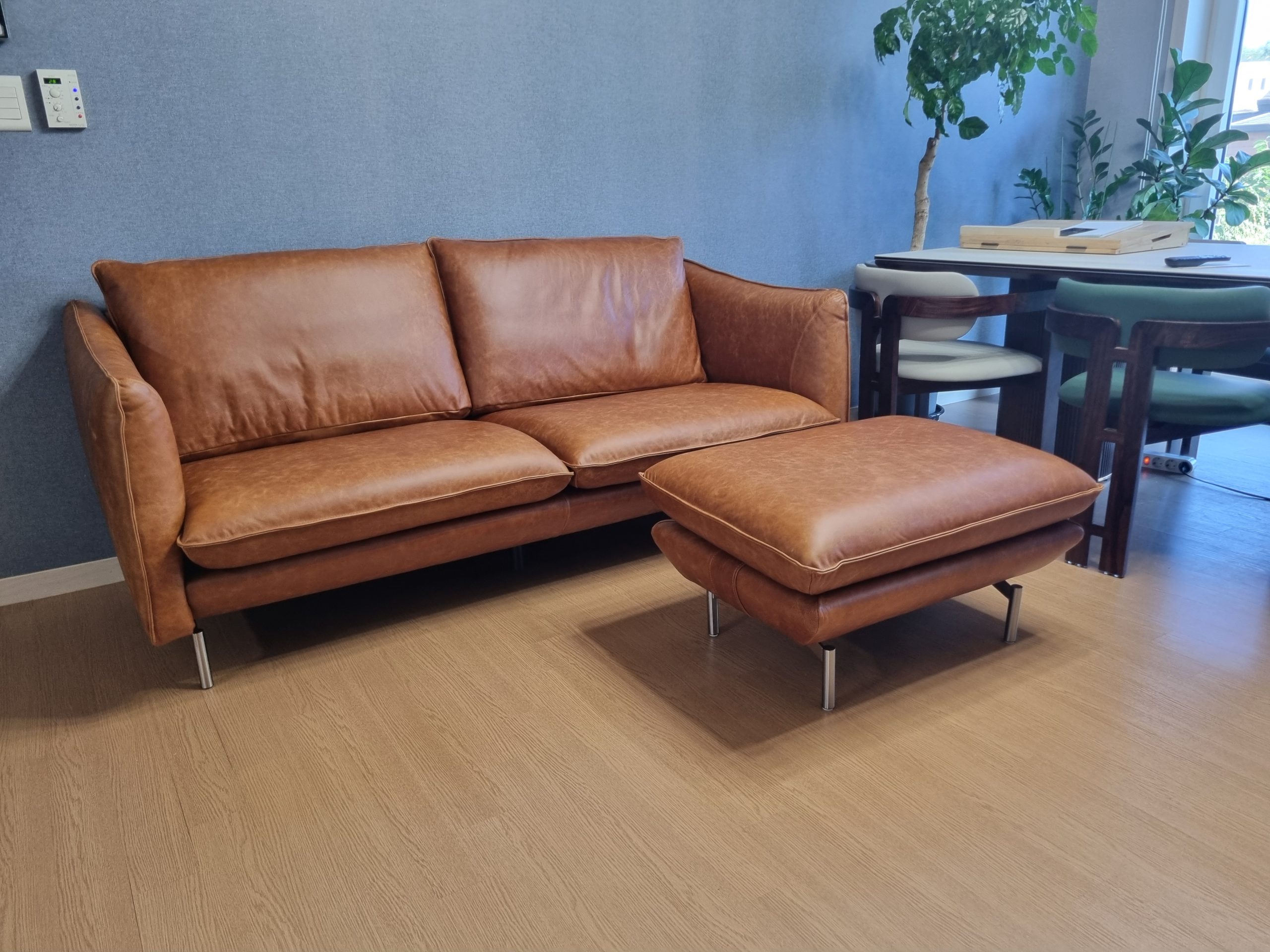 Sofa REFINE – Sofa Da Cao Cấp Ấm Áp Cho Phòng Khách Hiện Đại