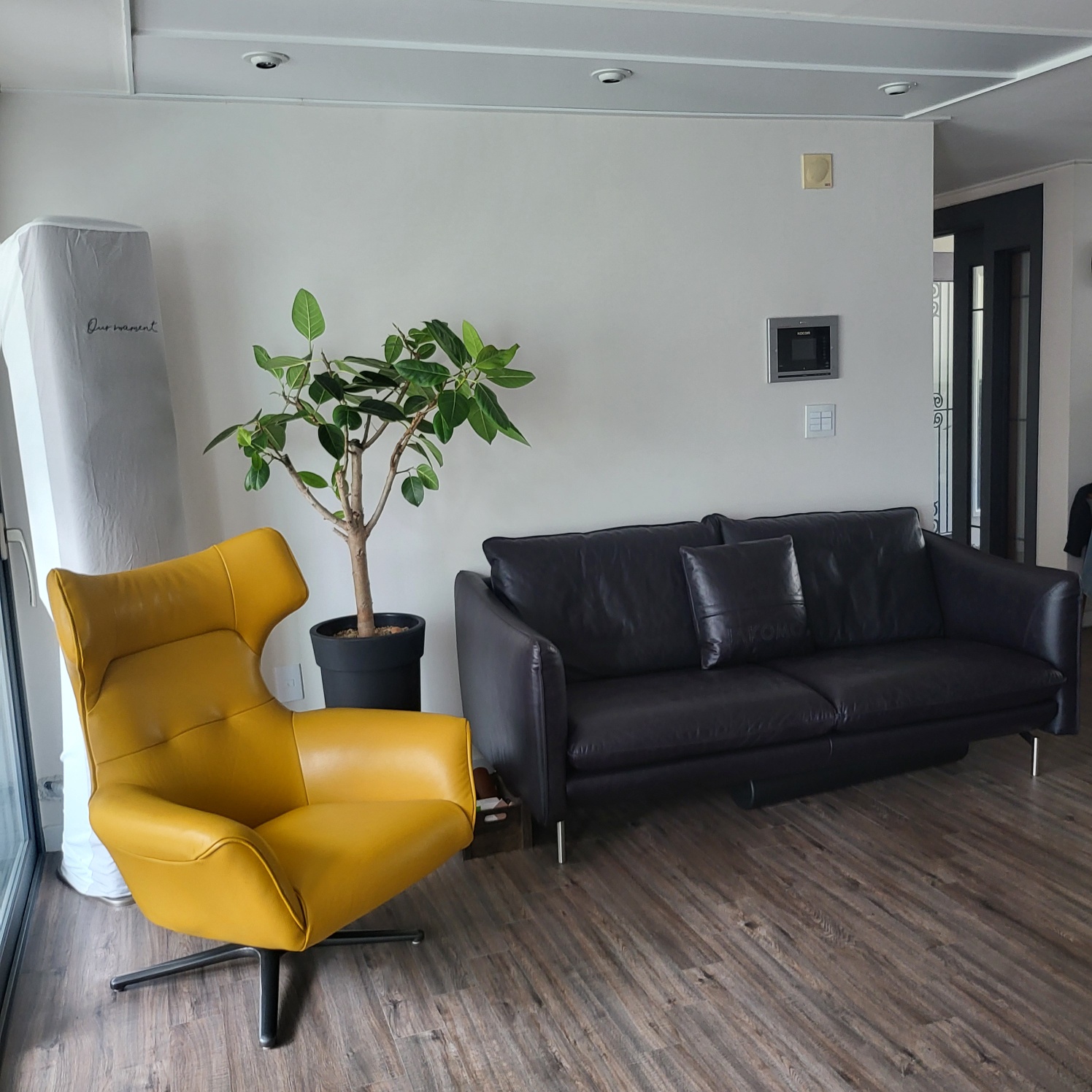 Sofa REFINE – Sofa Da Cao Cấp Ấm Áp Cho Phòng Khách Hiện Đại