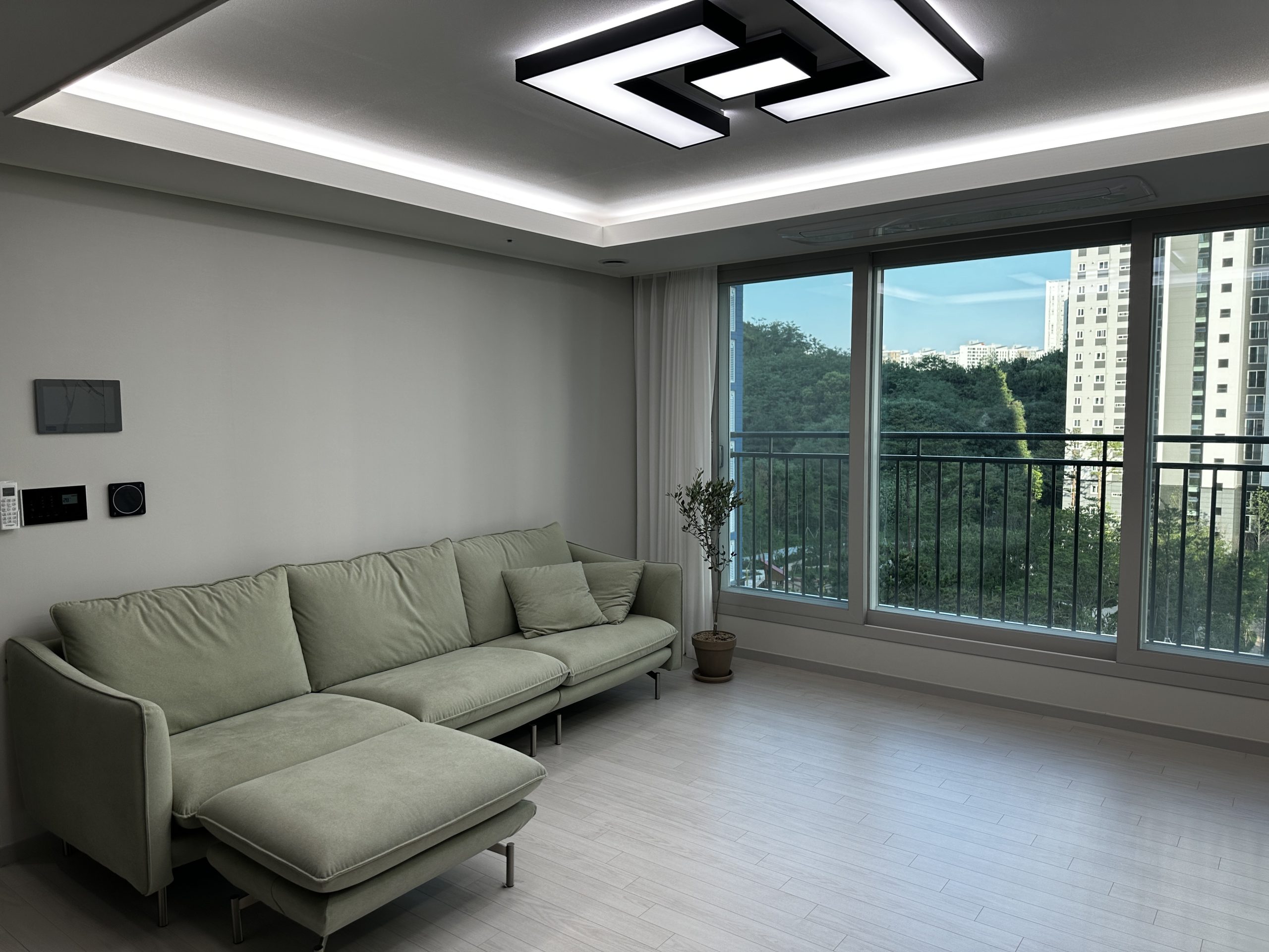 Sofa REFINE – Sofa Da Cao Cấp Ấm Áp Cho Phòng Khách Hiện Đại