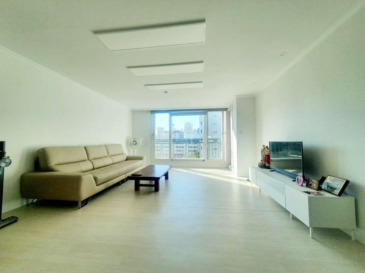 Sofa Regent - Sofa Cao Cấp Hiện Đại Cho Phòng Khách Trẻ Trung