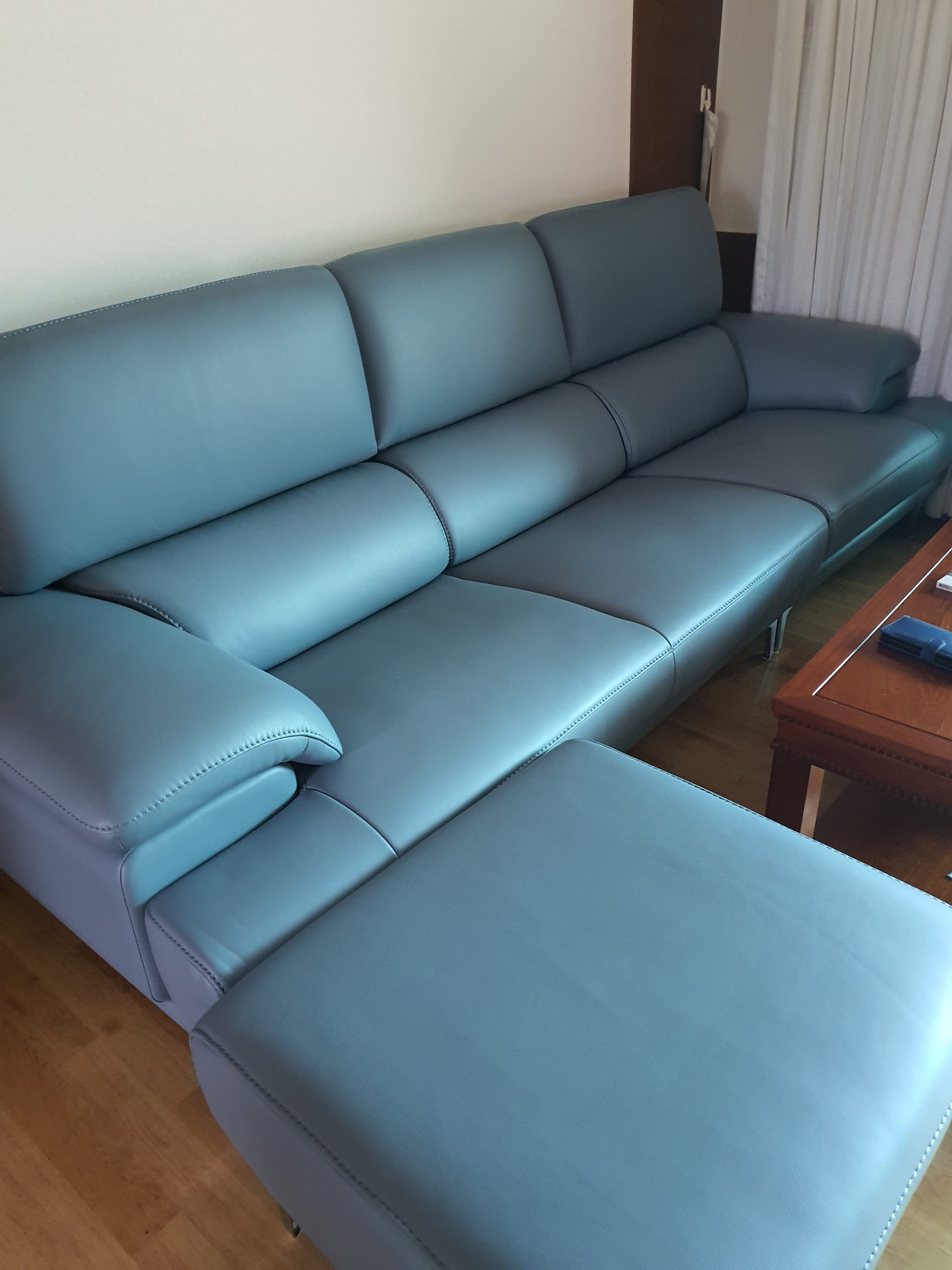 Sofa SANCTUM – Sofa Da Cao Cấp Hiện Đại Tối Ưu Sự Êm Ái 