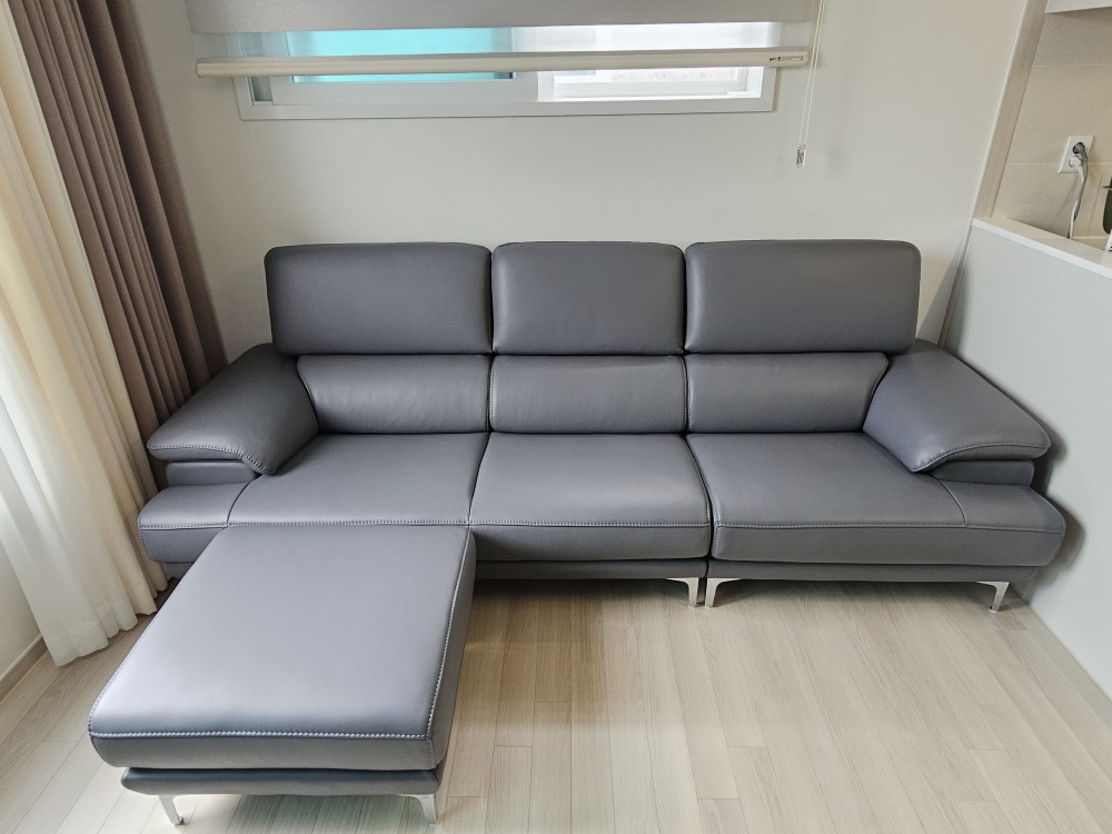 Sofa SANCTUM – Sofa Da Cao Cấp Hiện Đại Tối Ưu Sự Êm Ái 