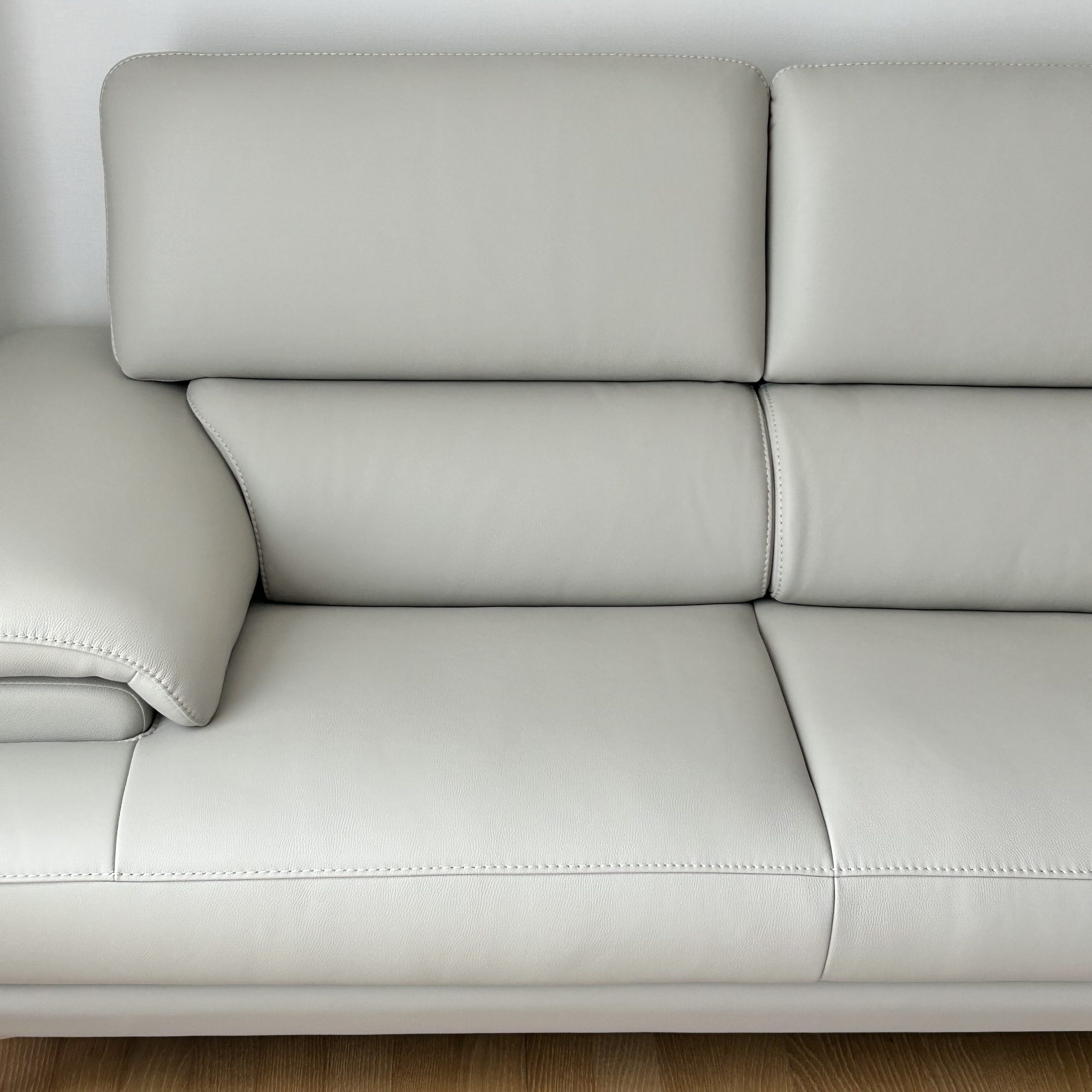 Sofa SANCTUM – Sofa Da Cao Cấp Hiện Đại Tối Ưu Sự Êm Ái 