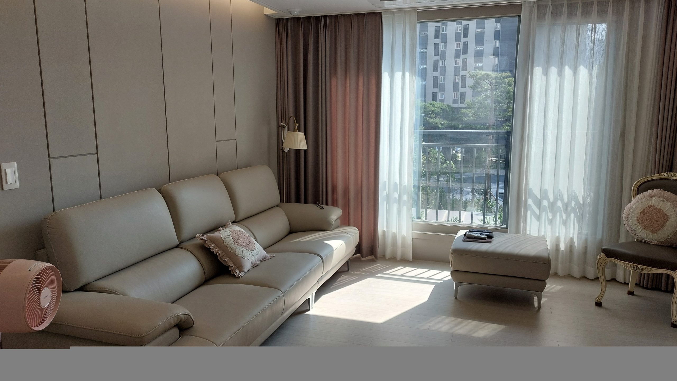 Sofa SANCTUM – Sofa Da Cao Cấp Hiện Đại Tối Ưu Sự Êm Ái 