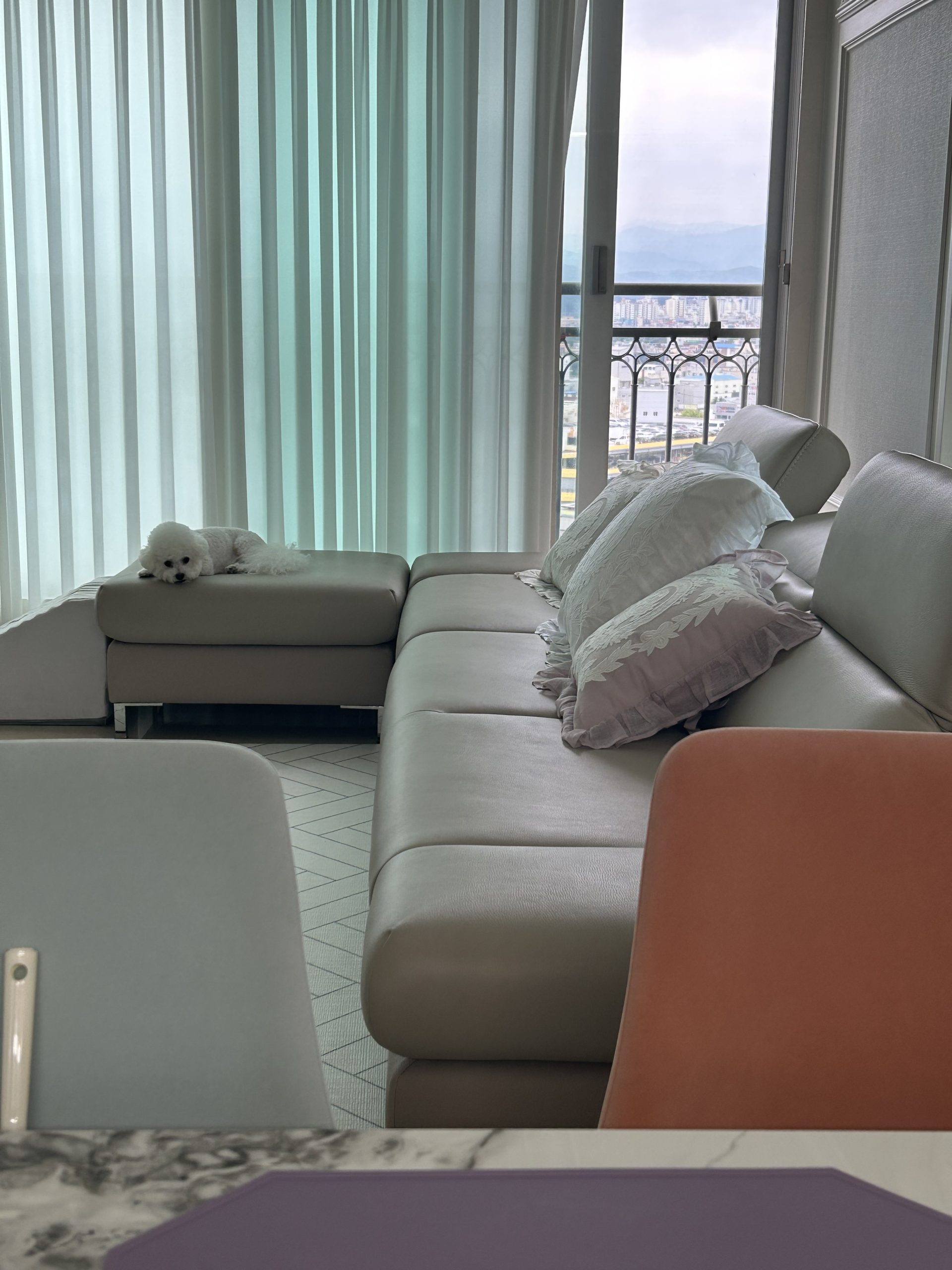 Sofa SERENE - Sofa Da Hiện Đại Đầy Đỉnh Cao Cho Sự Êm Ái (Hàng Order)