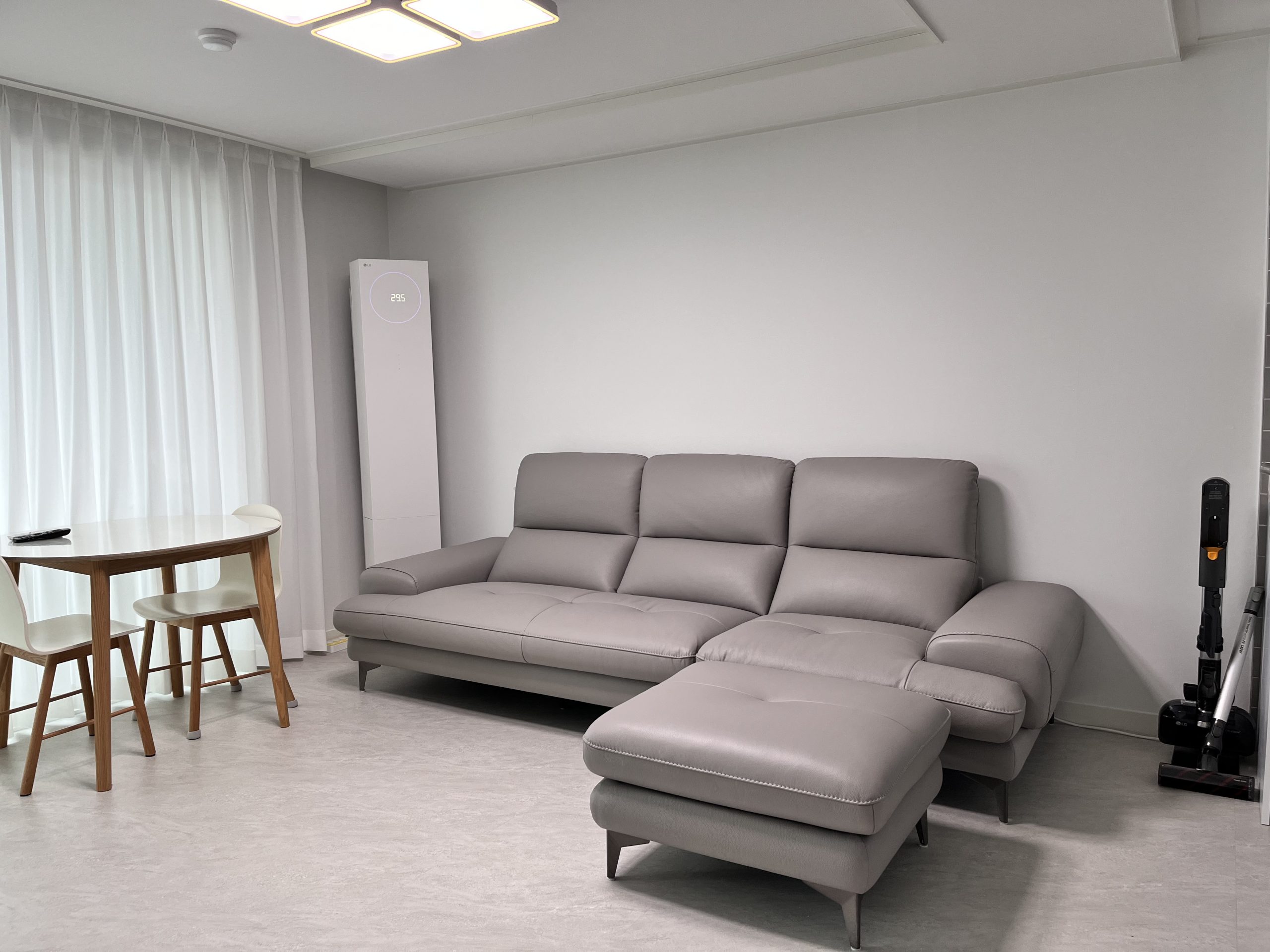 Sofa ZEPHYR – Sofa Da Cao Cấp Hiện Đại Êm Ái Tối Ưu