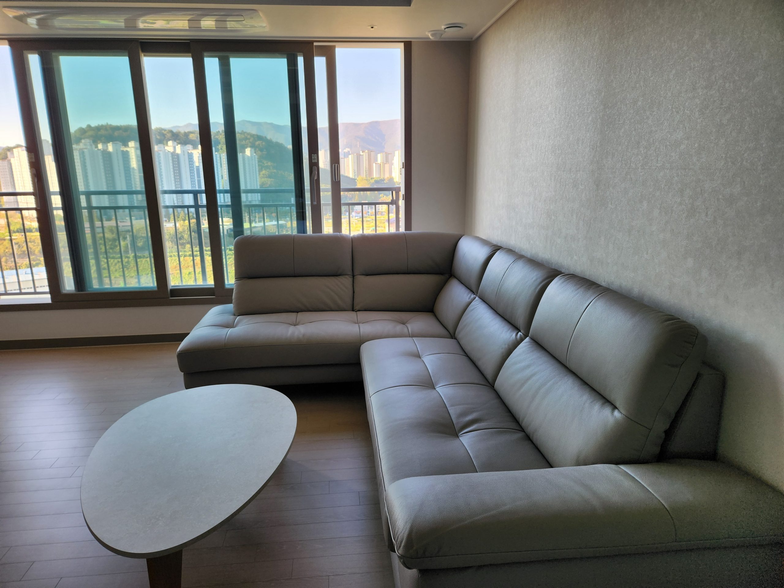 Sofa UNWIND – Sofa Da Cao Cấp Góc L Rộng Rãi Êm Ái Thư Giãn