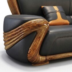 Cận cảnh tay vịn của một chiếc sofa trong bộ SBF532-125, nổi bật với đường cong mềm mại, bọc da bò màu đen và ốp gỗ mun vâ…
