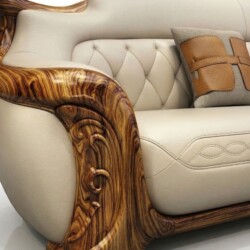 Góc nhìn cận cảnh ghế sofa băng, tập trung vào phần tay vịn và đệm ngồi. Tay vịn gỗ mun tự nhiên với vân gỗ độc đáo và đườ…