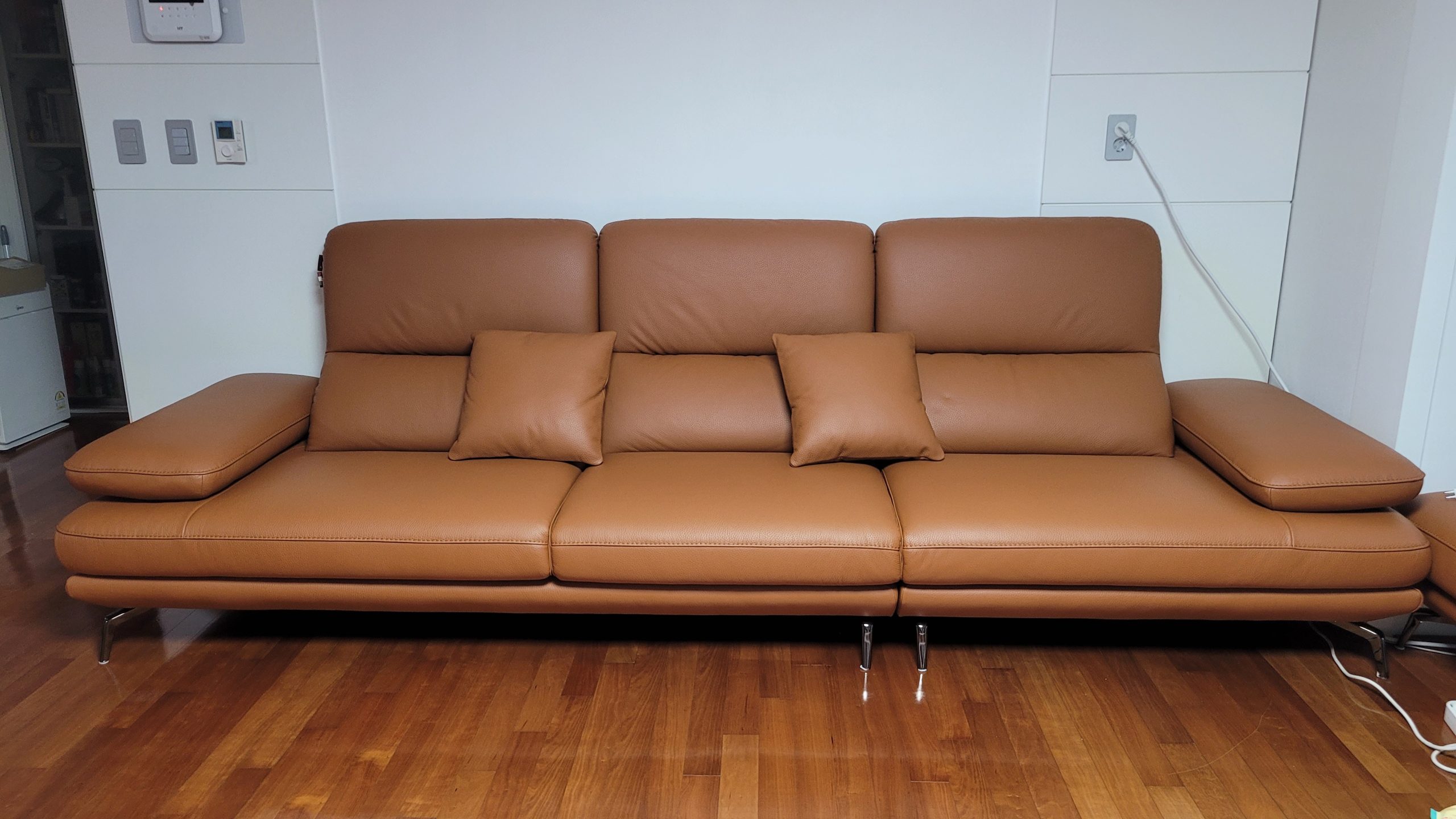 Sofa BENEDICT – Sofa Da Cao Cấp 4 Chỗ Hiện Đại Tinh Tế