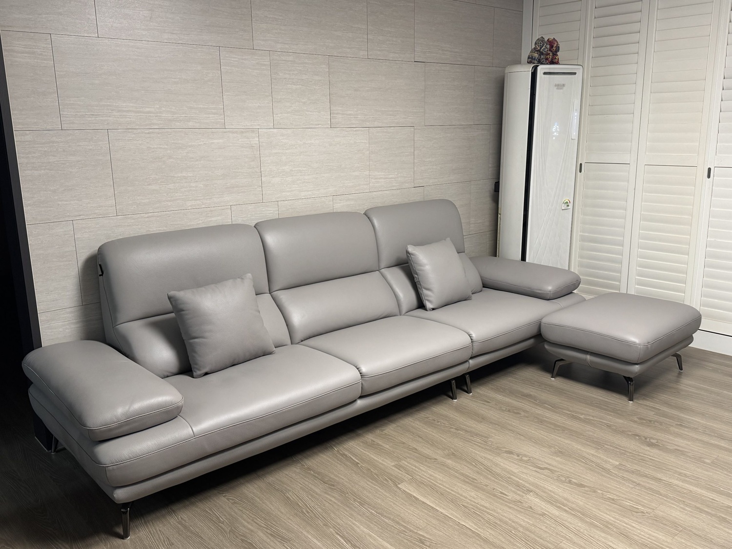 Sofa BENEDICT – Sofa Da Cao Cấp 4 Chỗ Hiện Đại Tinh Tế