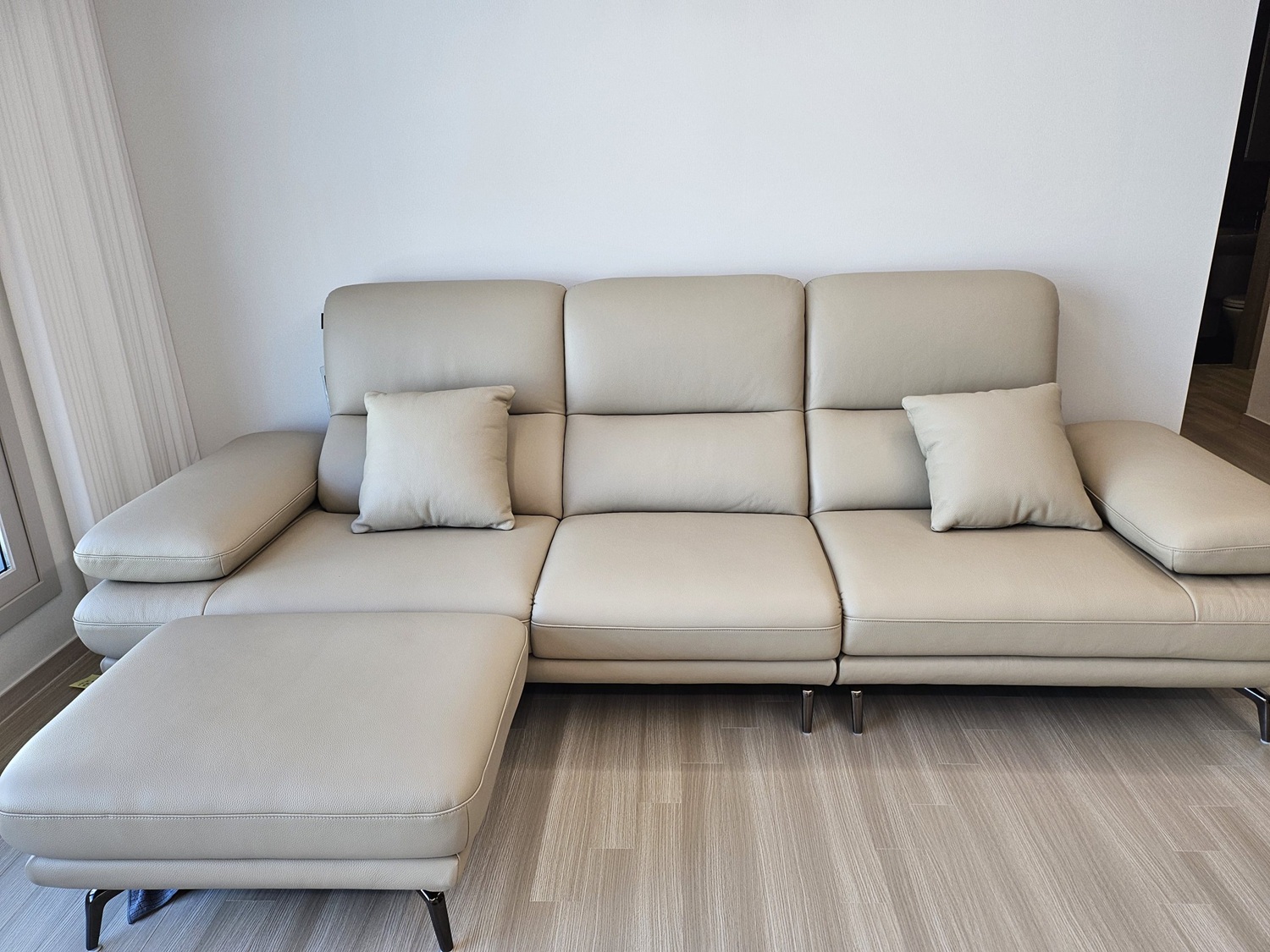 Sofa BENEDICT – Sofa Da Cao Cấp 4 Chỗ Hiện Đại Tinh Tế