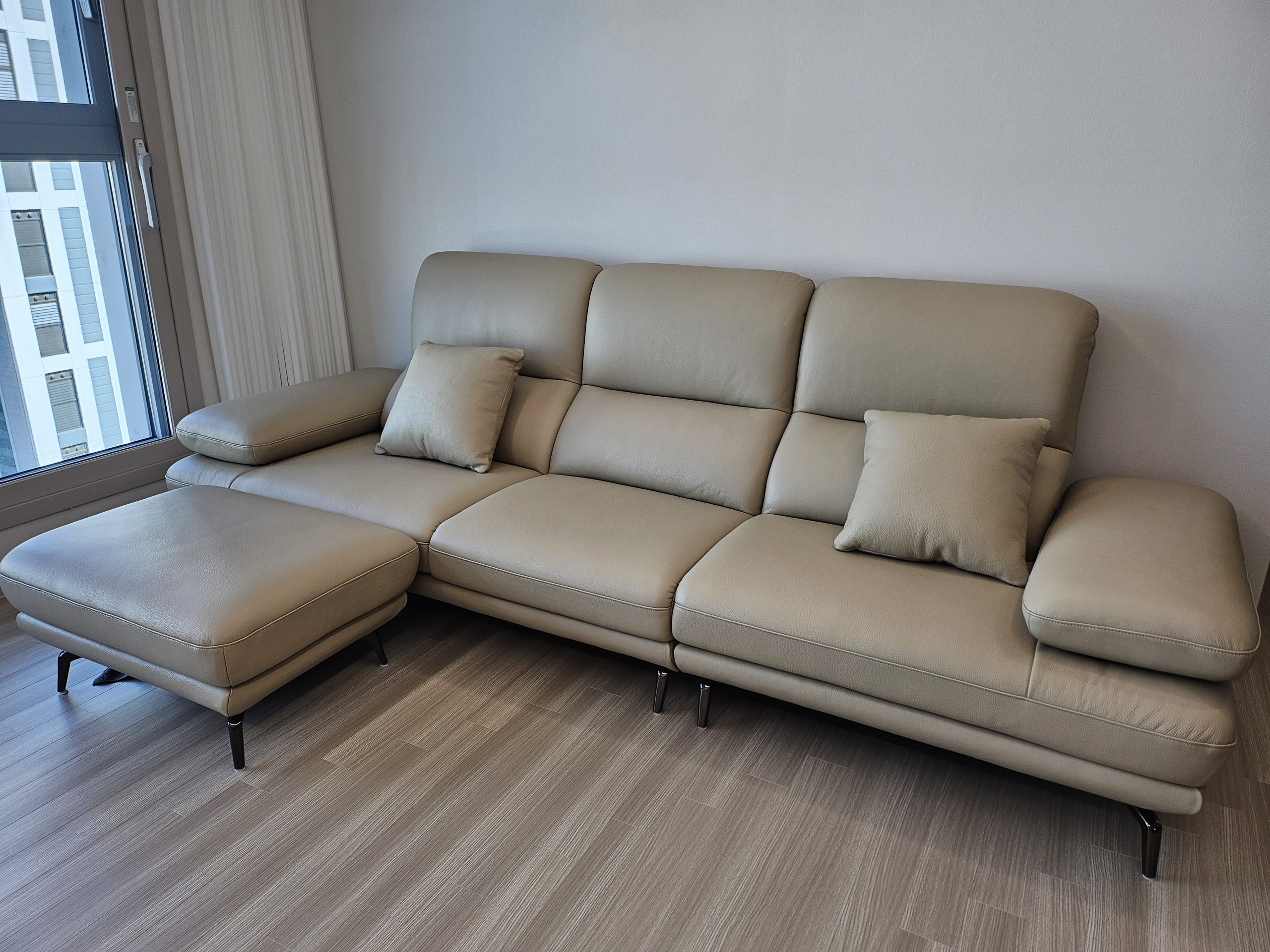 Sofa BENEDICT – Sofa Da Cao Cấp 4 Chỗ Hiện Đại Tinh Tế