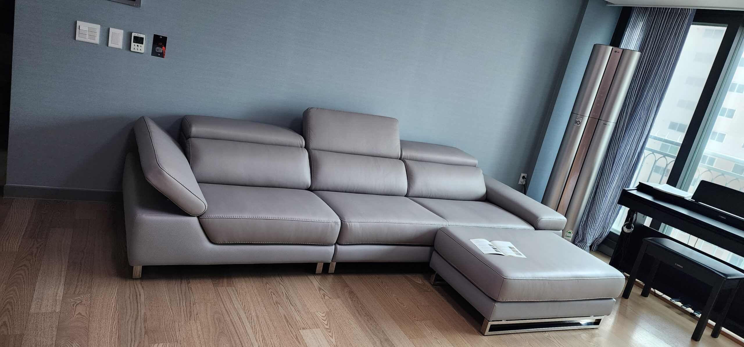 Sofa BEXLEY – Sofa Da 4 Chỗ Hiện Đại Thiết Kế Tựa Đầu Thông Minh Đẳng Cấp