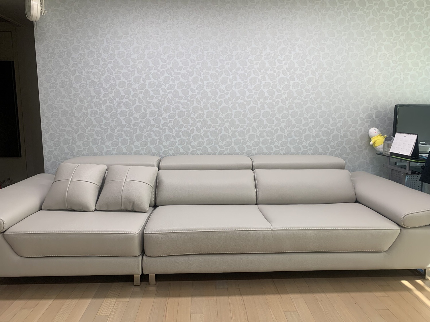 Sofa BEXLEY – Sofa Da 4 Chỗ Hiện Đại Thiết Kế Tựa Đầu Thông Minh Đẳng Cấp