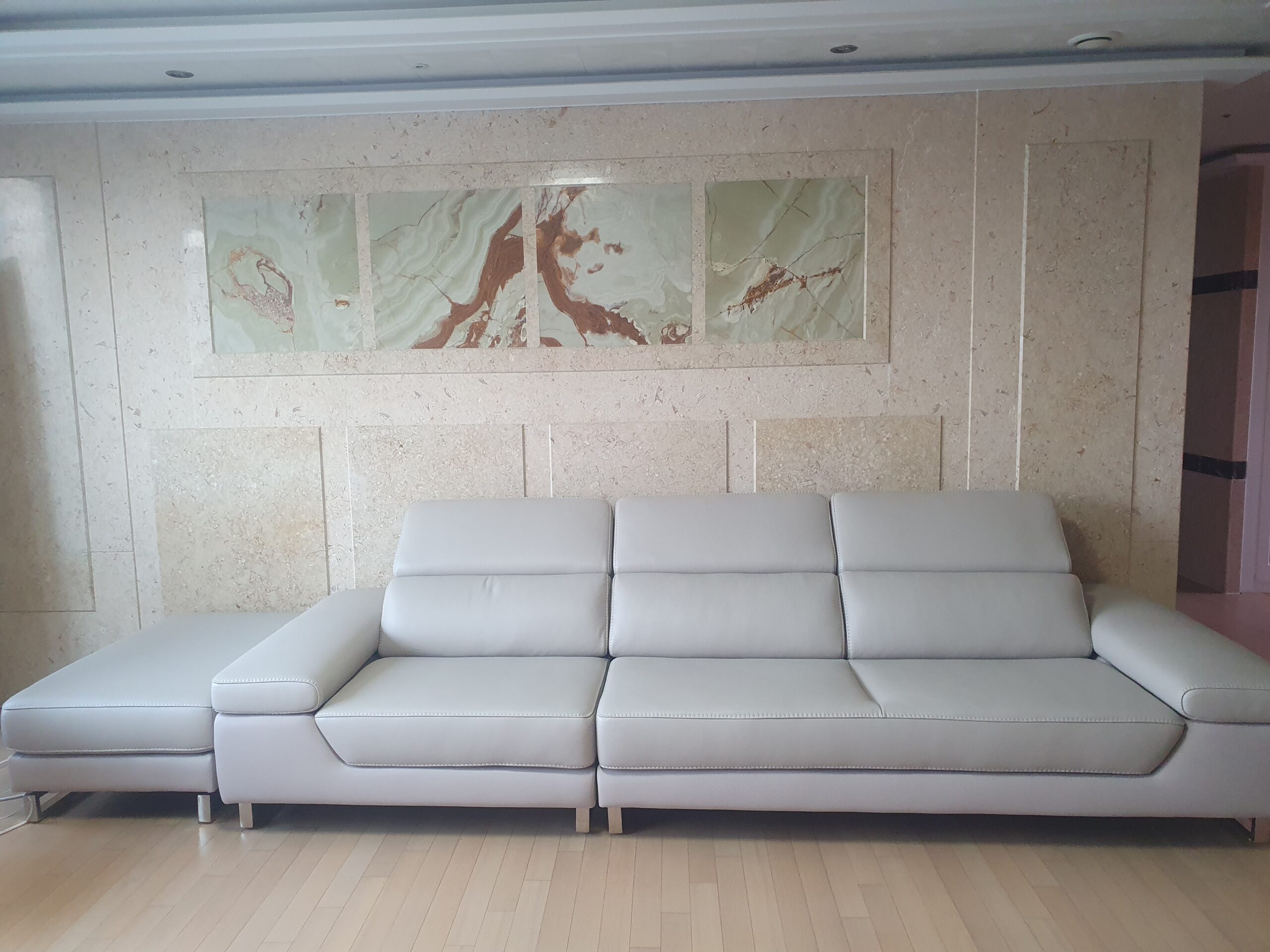 Sofa BEXLEY – Sofa Da 4 Chỗ Hiện Đại Thiết Kế Tựa Đầu Thông Minh Đẳng Cấp