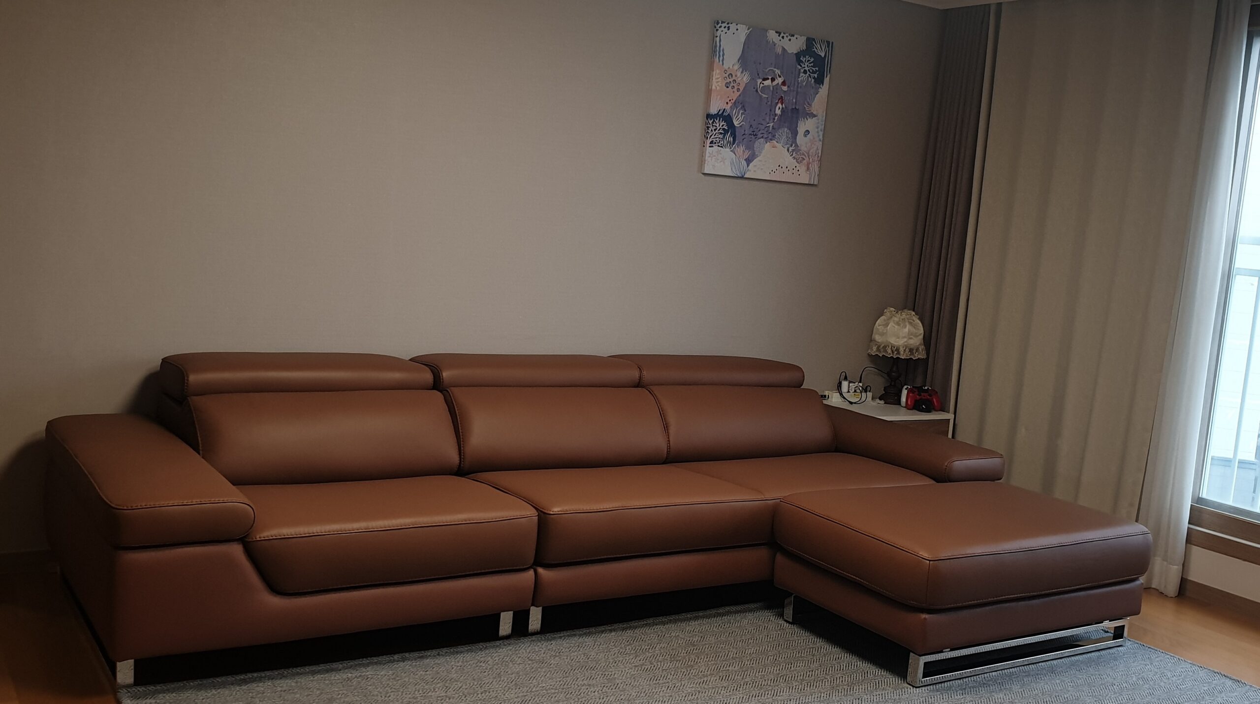 Sofa BEXLEY – Sofa Da 4 Chỗ Hiện Đại Thiết Kế Tựa Đầu Thông Minh Đẳng Cấp