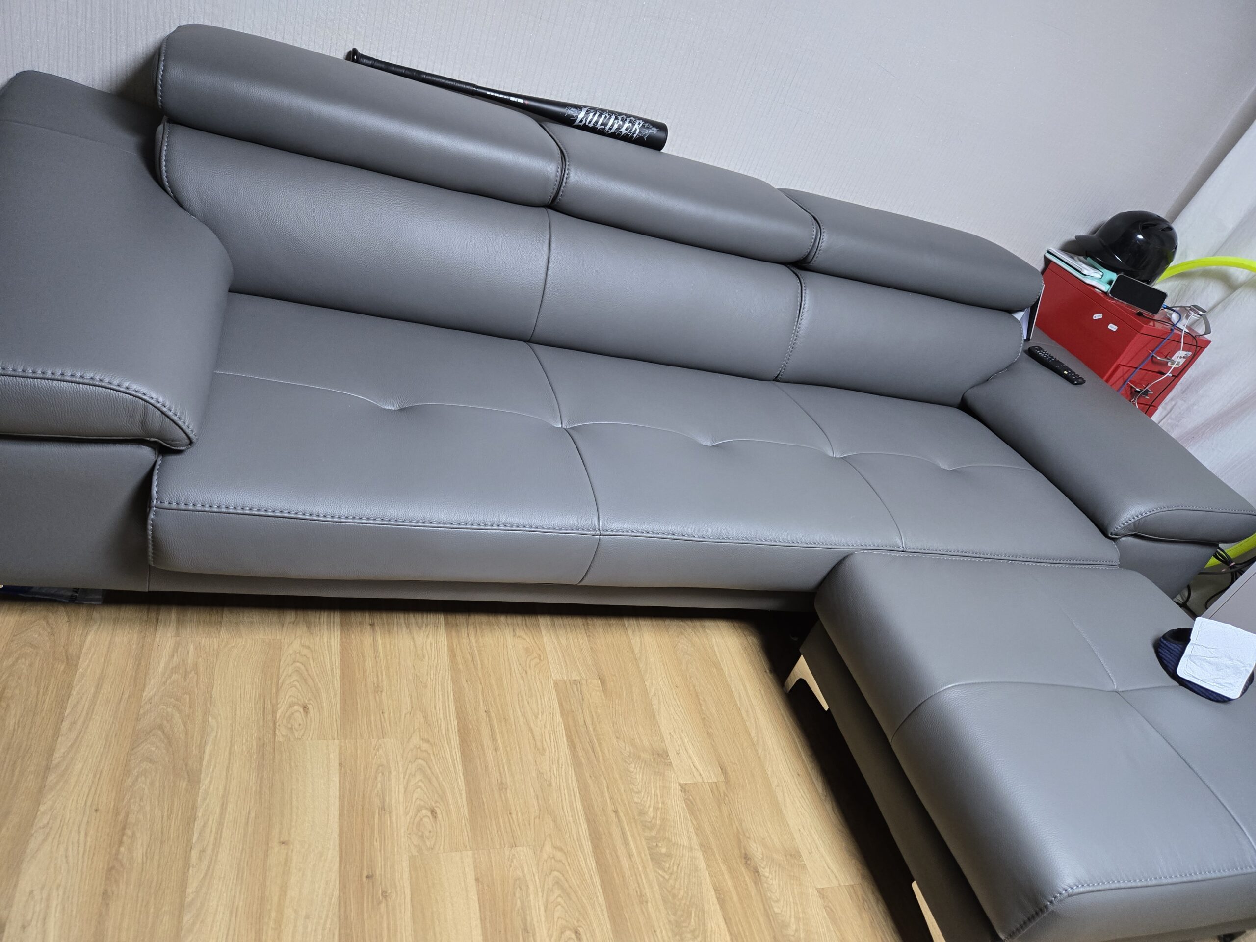 Sofa BRIO – Sofa Da Dáng Văng Hiện Đại Đa Chức Năng Tựa Đầu Điều Chỉnh