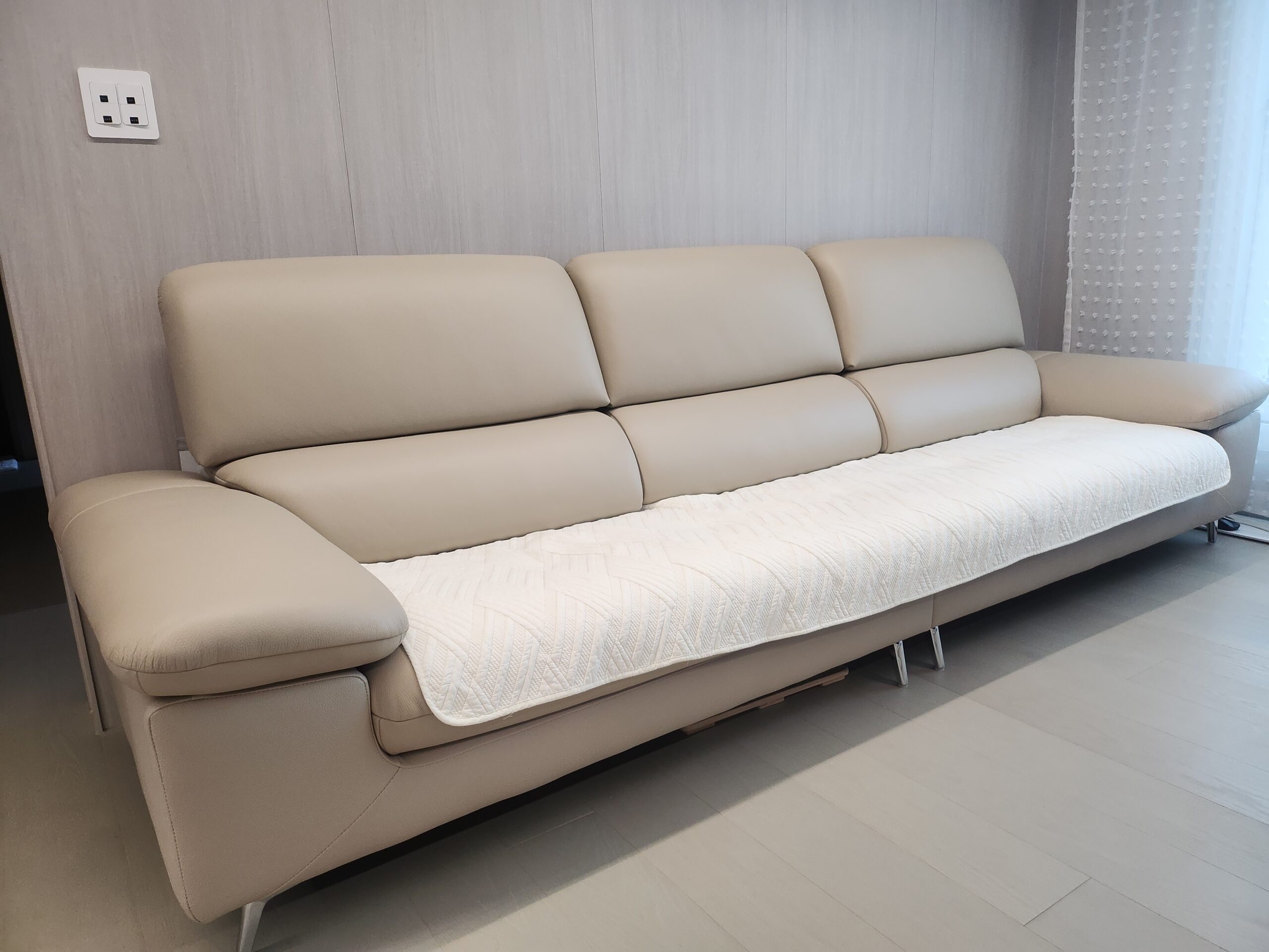 Sofa COMFORA - Sofa Băng Cao Cấp Tinh Tế Tay Vịn Thấp Thoải Mái