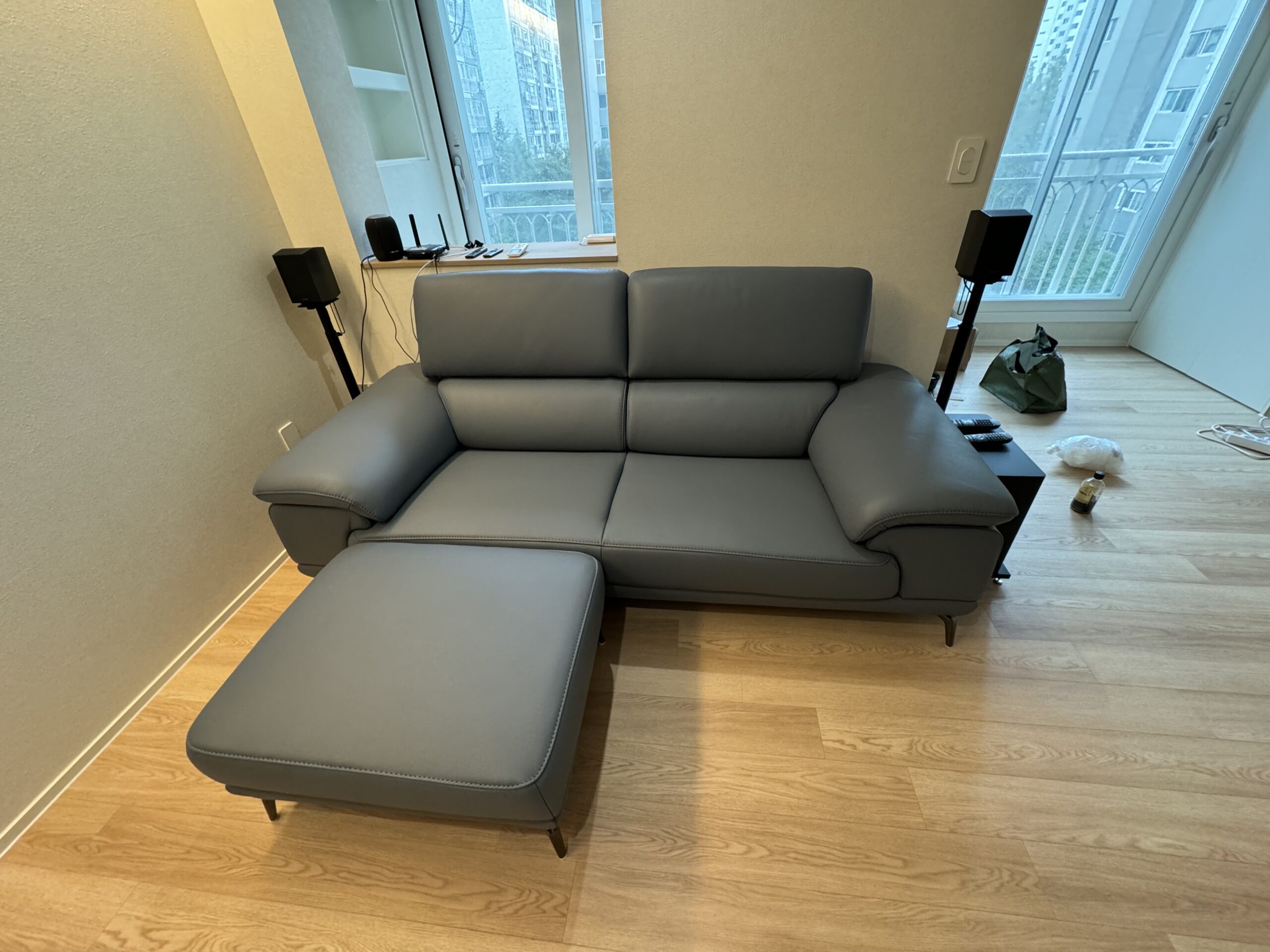 Sofa CONTOUR - Sofa Băng Nhỏ Gọn 2 Chỗ Cho Chung Cư