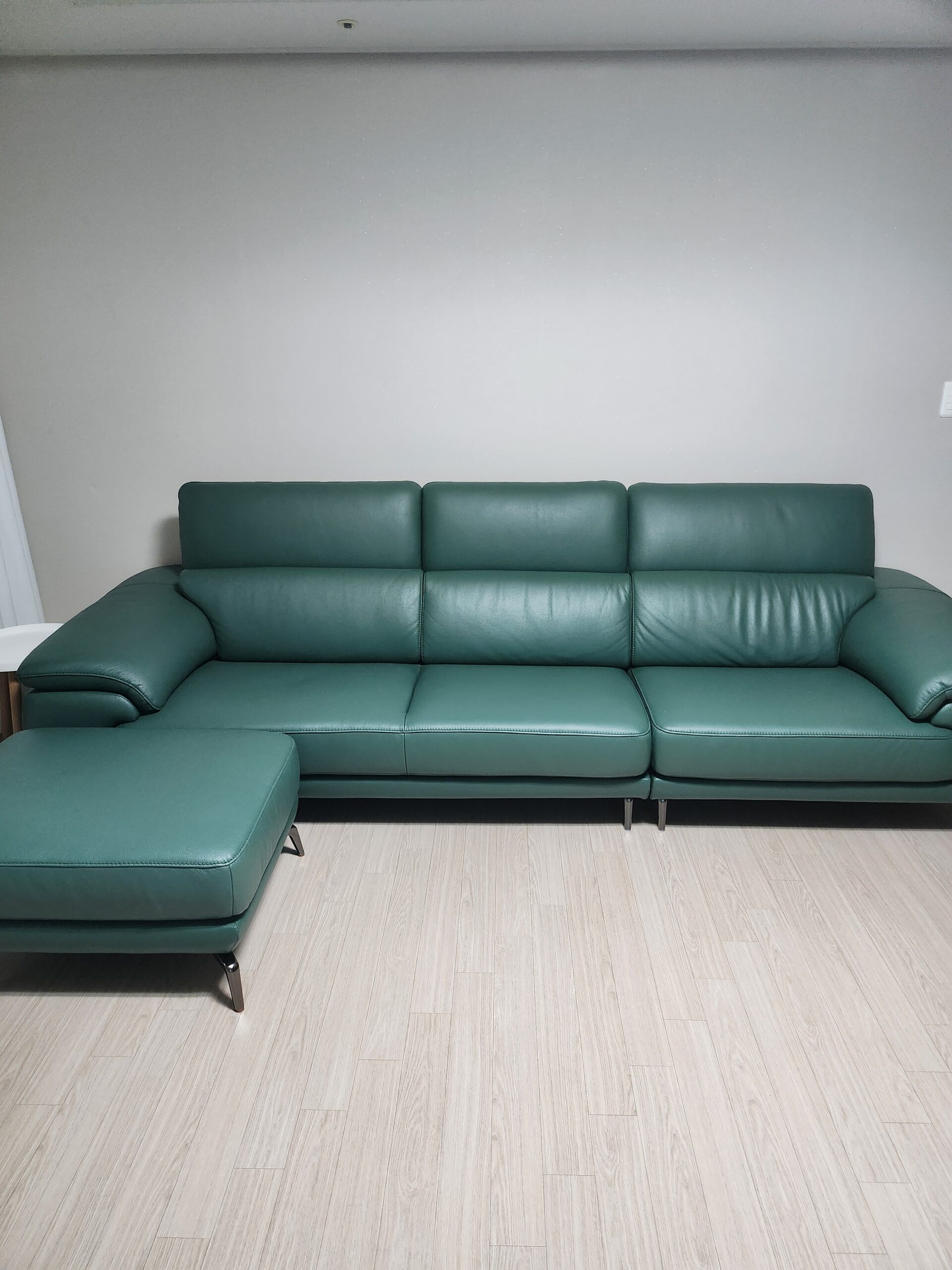 Sofa CENTERRA - Sofa Góc Bọc Da Thiết Kế Tựa Đầu Thông Minh