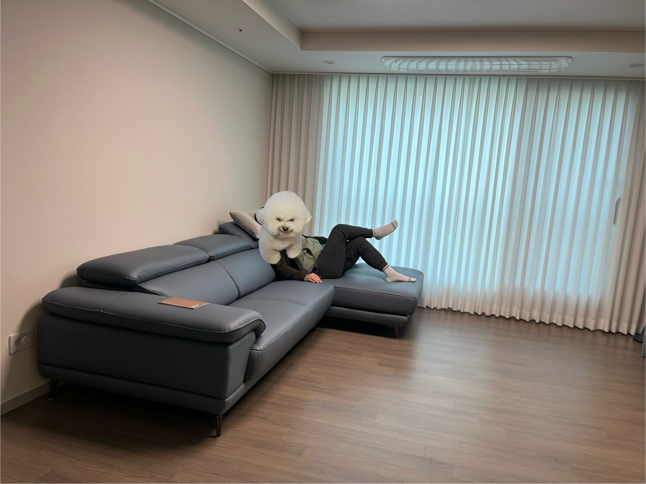 Sofa CENTERRA - Sofa Góc Bọc Da Thiết Kế Tựa Đầu Thông Minh