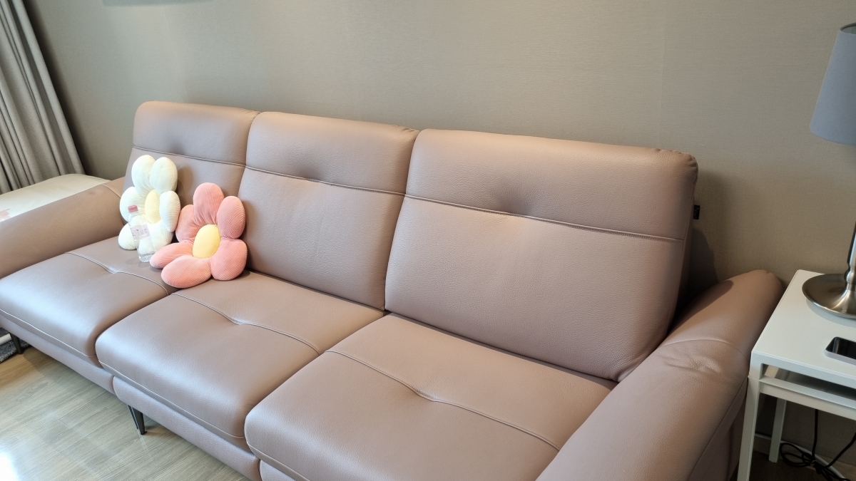 sofa Corso thực tế tại nhà khách