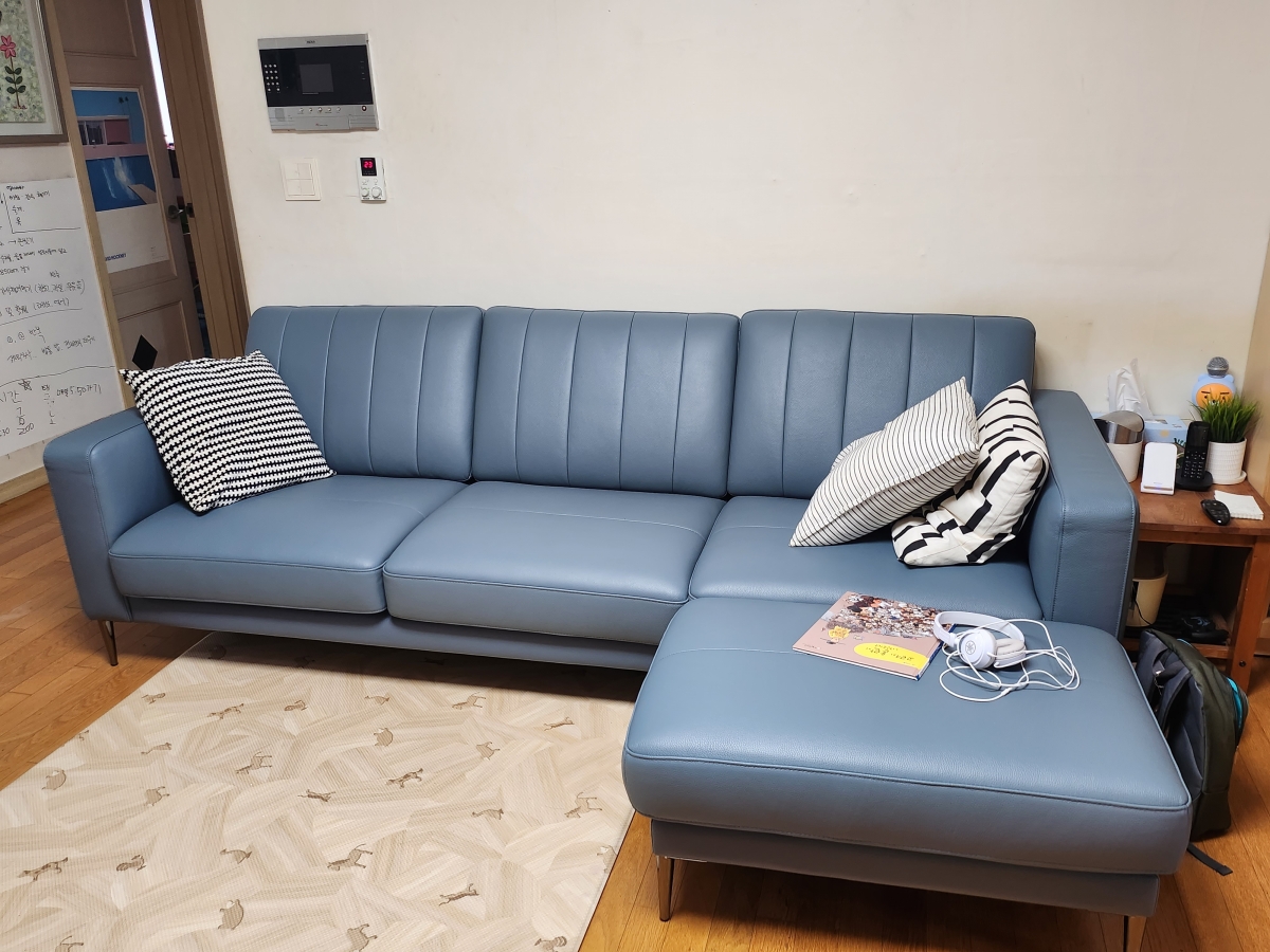 Sofa ELARA - Sofa Hiện Đại Kiểu Dáng Retro Cao Cấp Đem Lại Cảm Giác Thoải Mái