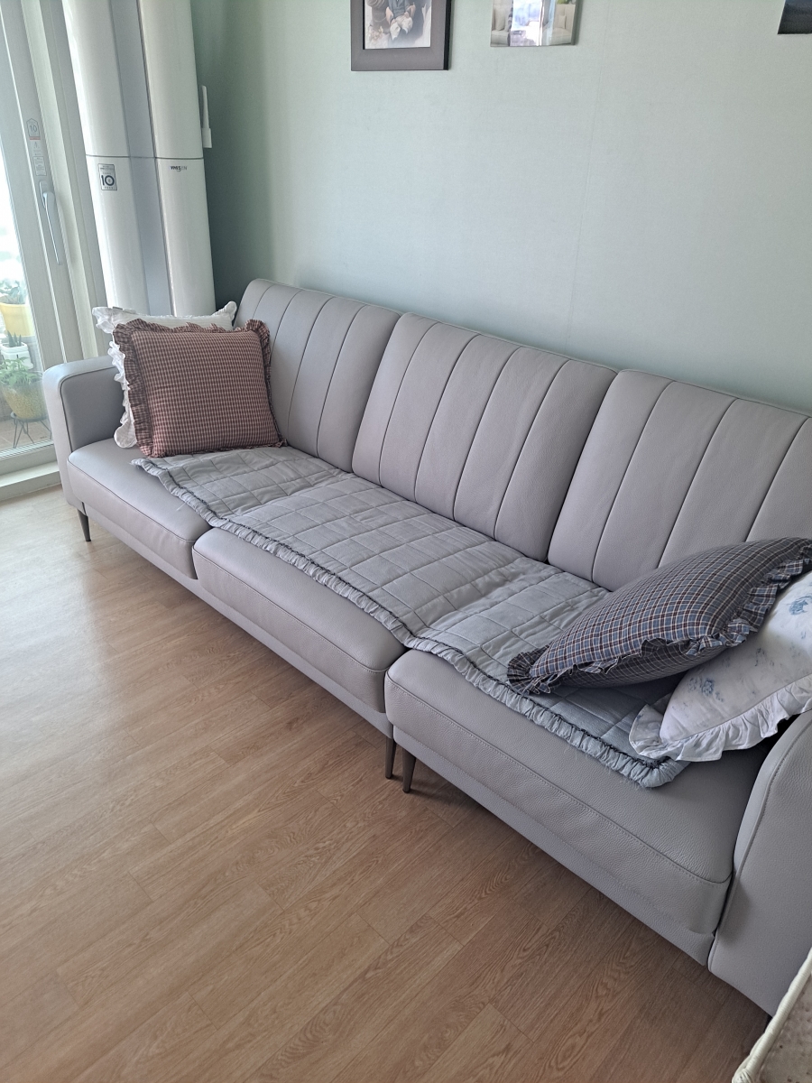 Sofa ELARA - Sofa Hiện Đại Kiểu Dáng Retro Cao Cấp Đem Lại Cảm Giác Thoải Mái