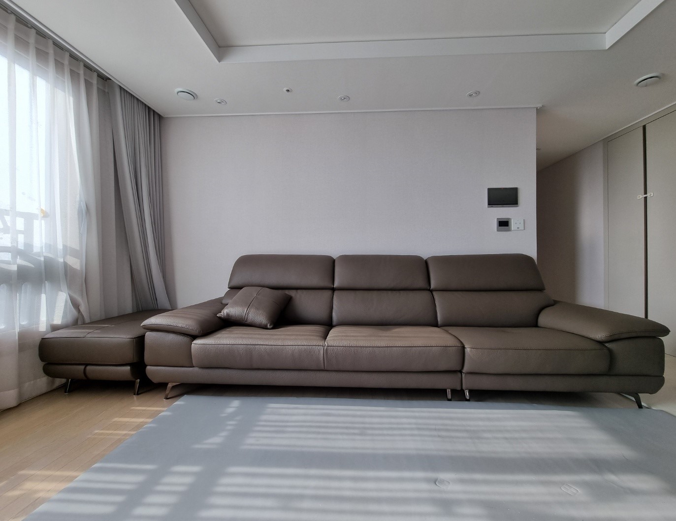 Sofa ELIORA - Sofa Da Dáng Băng Hiện Đại Cho Căn Phòng Ngập Cảm Xúc