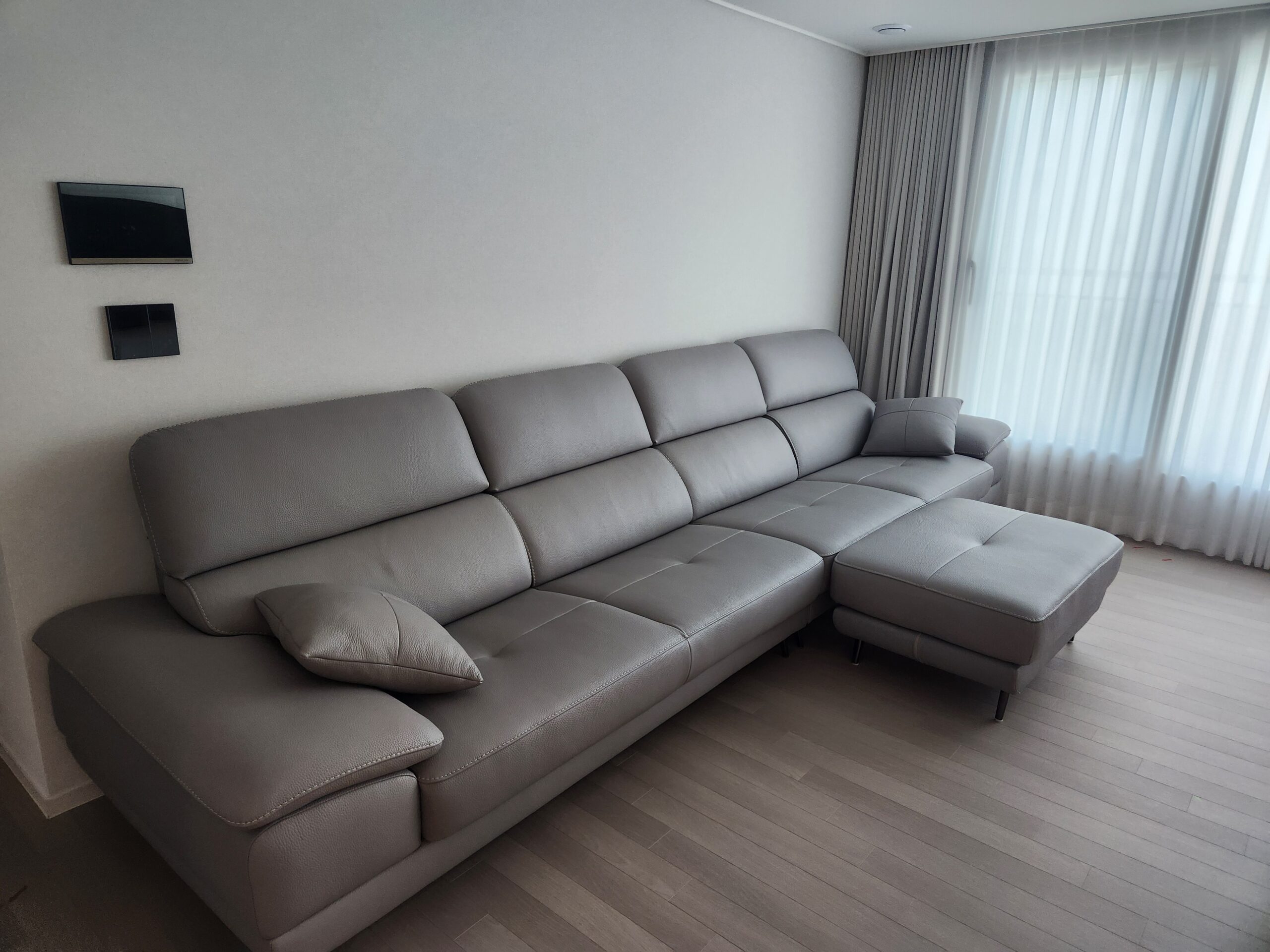 Sofa ELIORA - Sofa Da Dáng Băng Hiện Đại Cho Căn Phòng Ngập Cảm Xúc